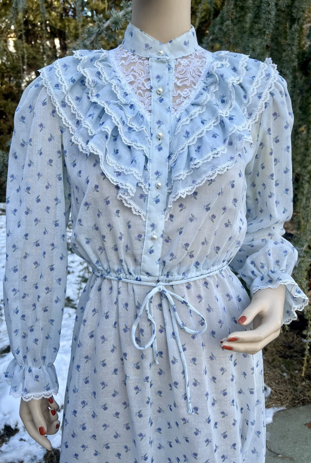 VINTAGE 1970’s BLUE COTTON LAVENDER FLORAL PRINT PRAIRIE COTTAGECORE DRESS
