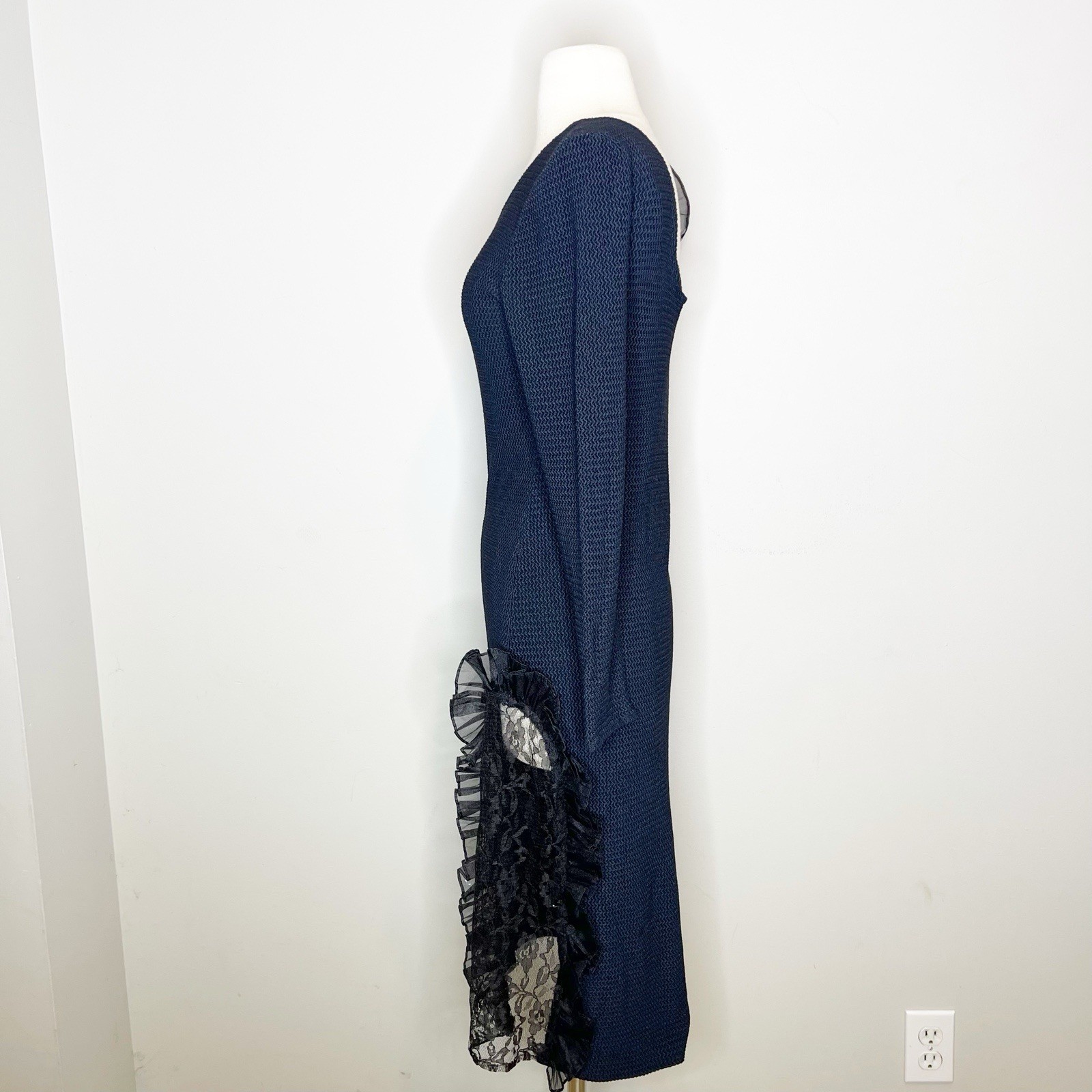 Diamond’s Run Black Flirty Formal Dress Size 13/14 Black Pencil Lace Stretch Fit