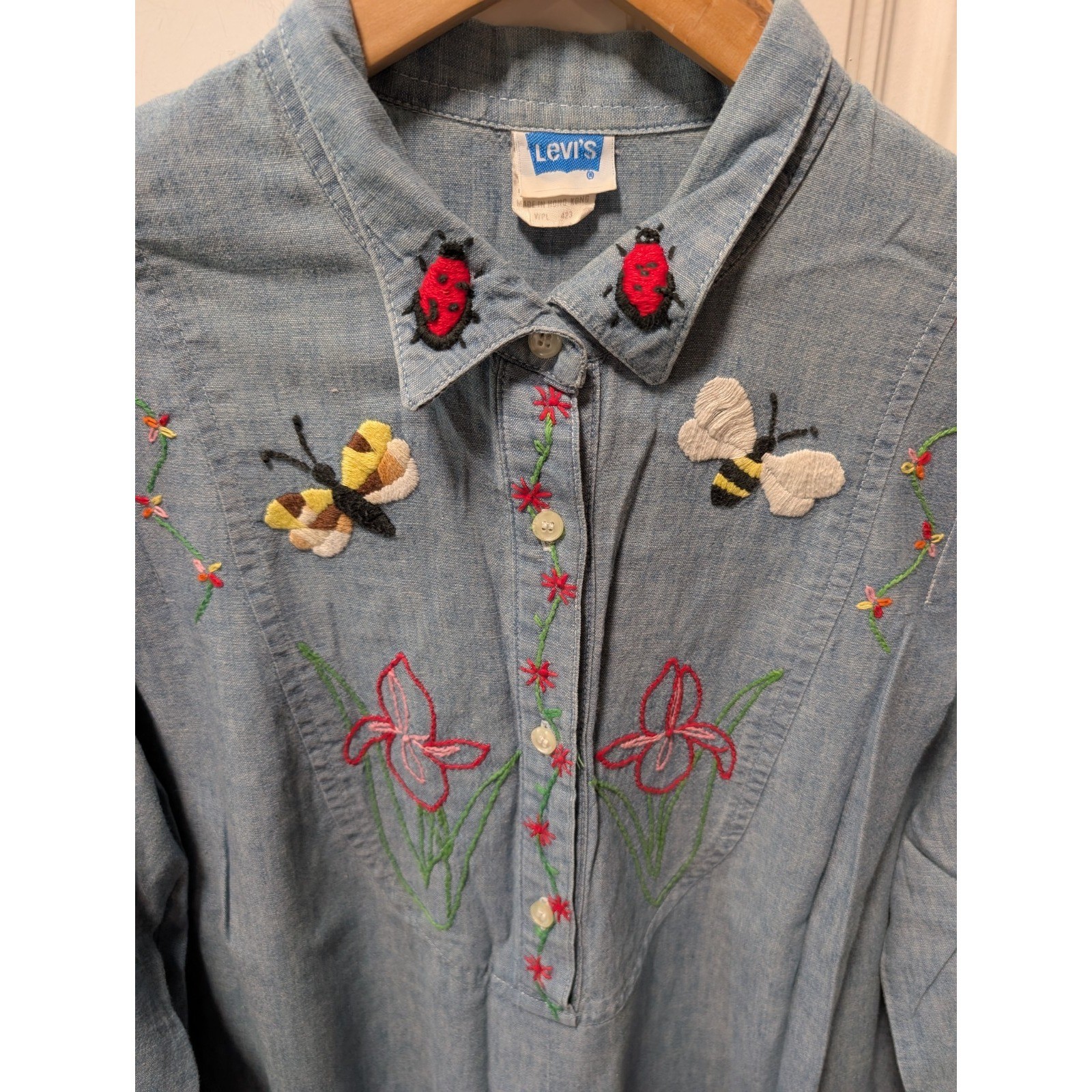 VTG 70s Levis M Chambray Blue Denim Tunic Top Embroidered Floral Insect Tropical