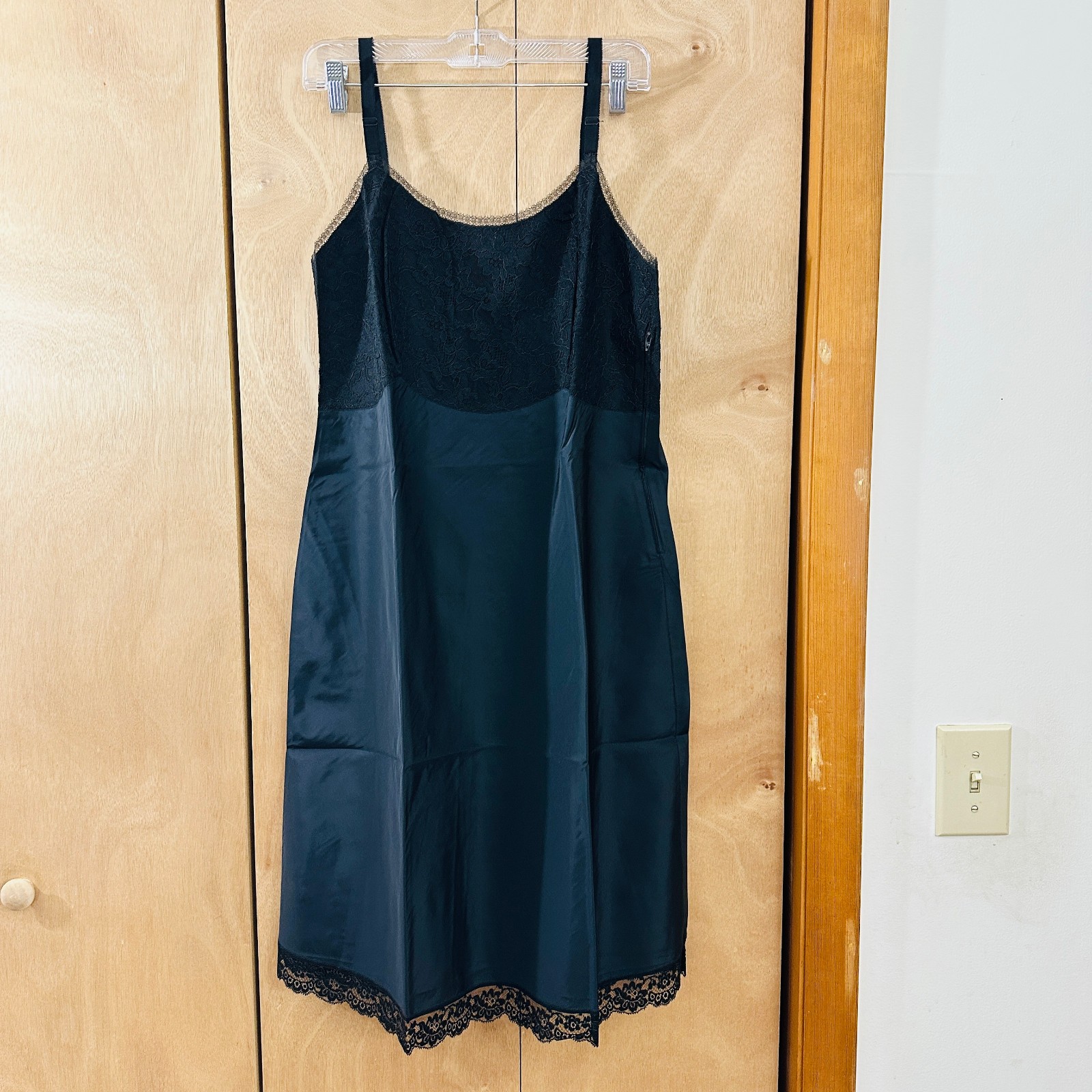 NEW 1950s Barbizon Flattery Black Full Slip Taffeta Side Zipper Vtg 20 1/2