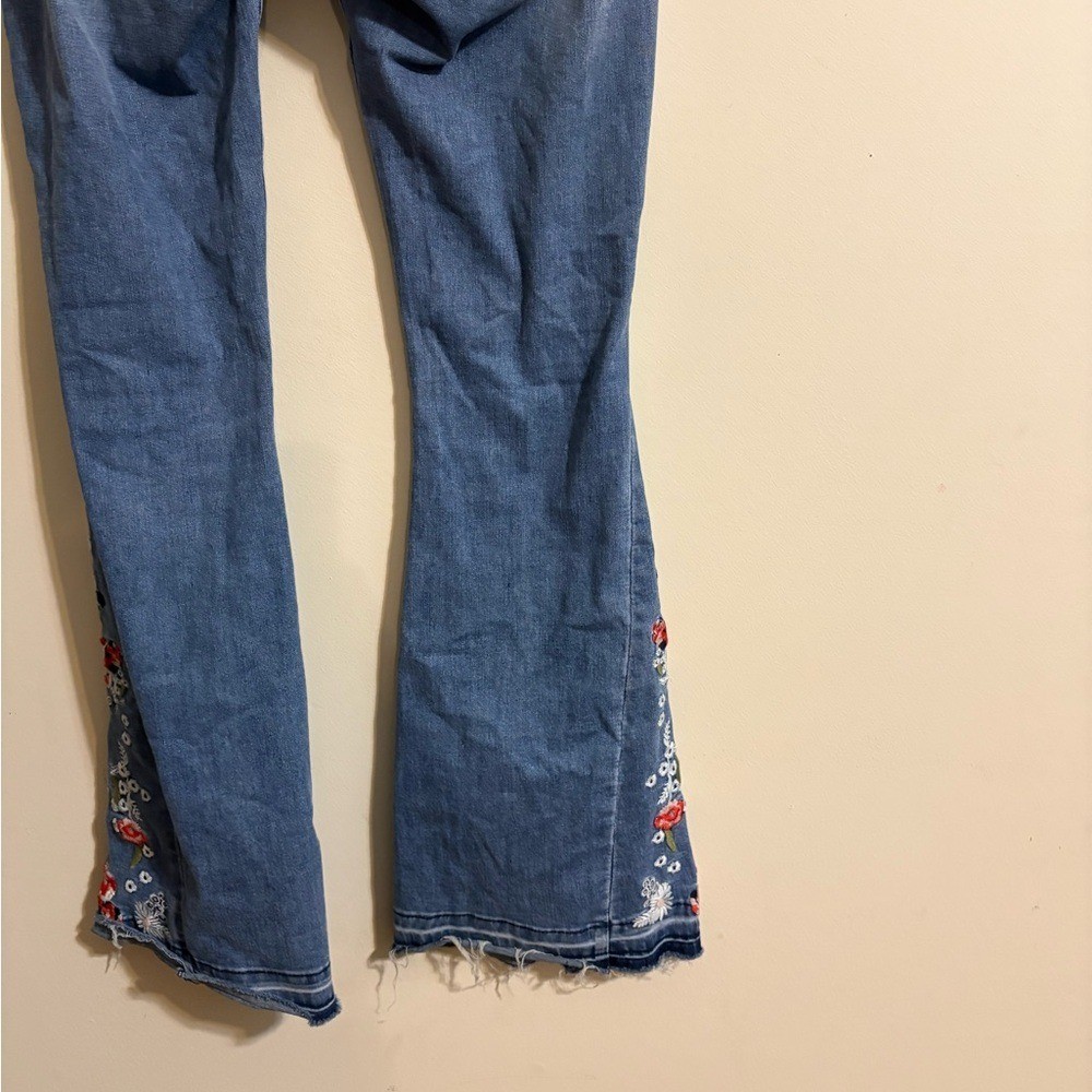 Y2K Style Women’s SZ 30 Embroidered Flared Blue Jeans Floral Flower multi color