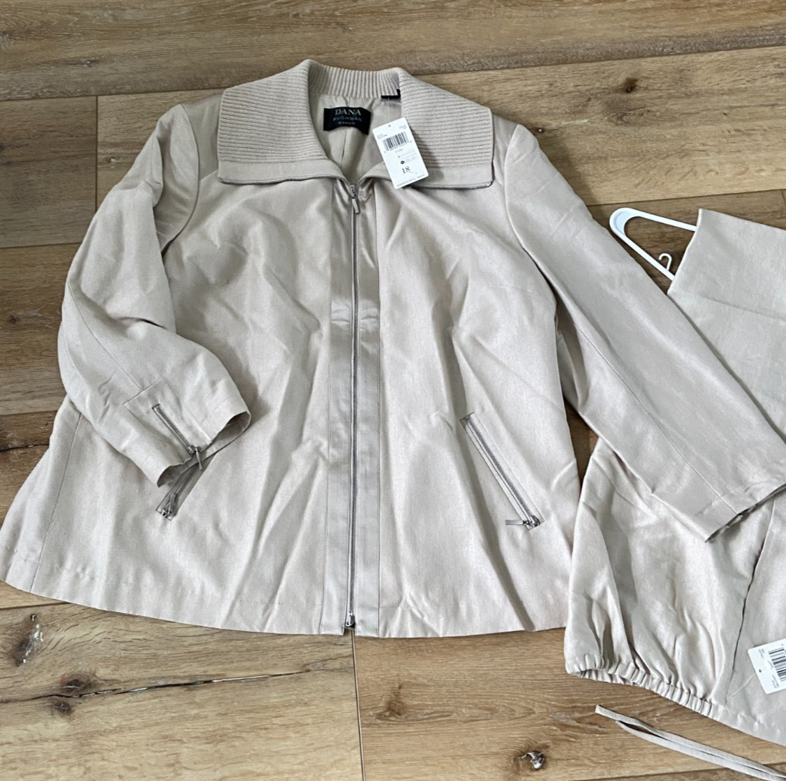 Dana Buchman Silk Pant Suit Set Women’s Sz 18 NWT Ivory Zip Jacket 2 Pc