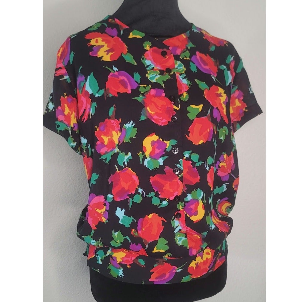 Unique Vintage 80s or 90s Multicolor Artsy Floral Short-sleeve Top USA Made Sz10