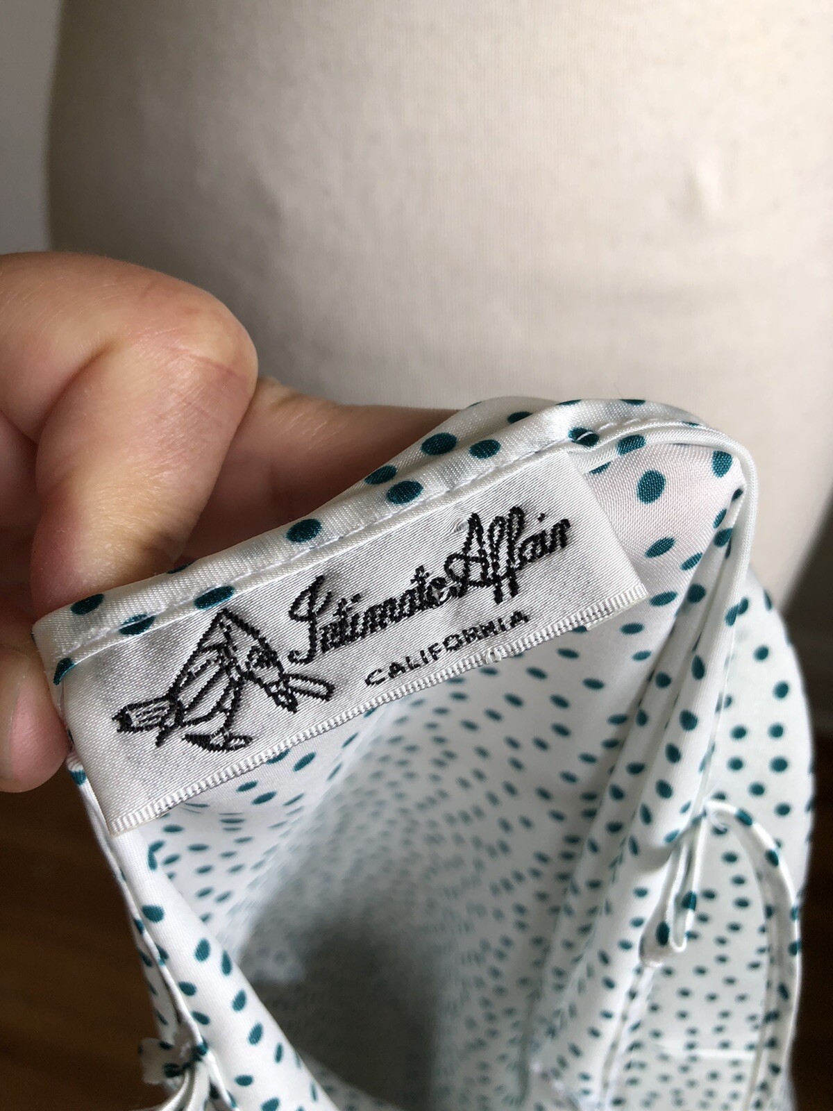 GORGEOUS VTG INTIMATE AFFAIR White Satin Blue Polka Dots Chemise Nightgown SZ S