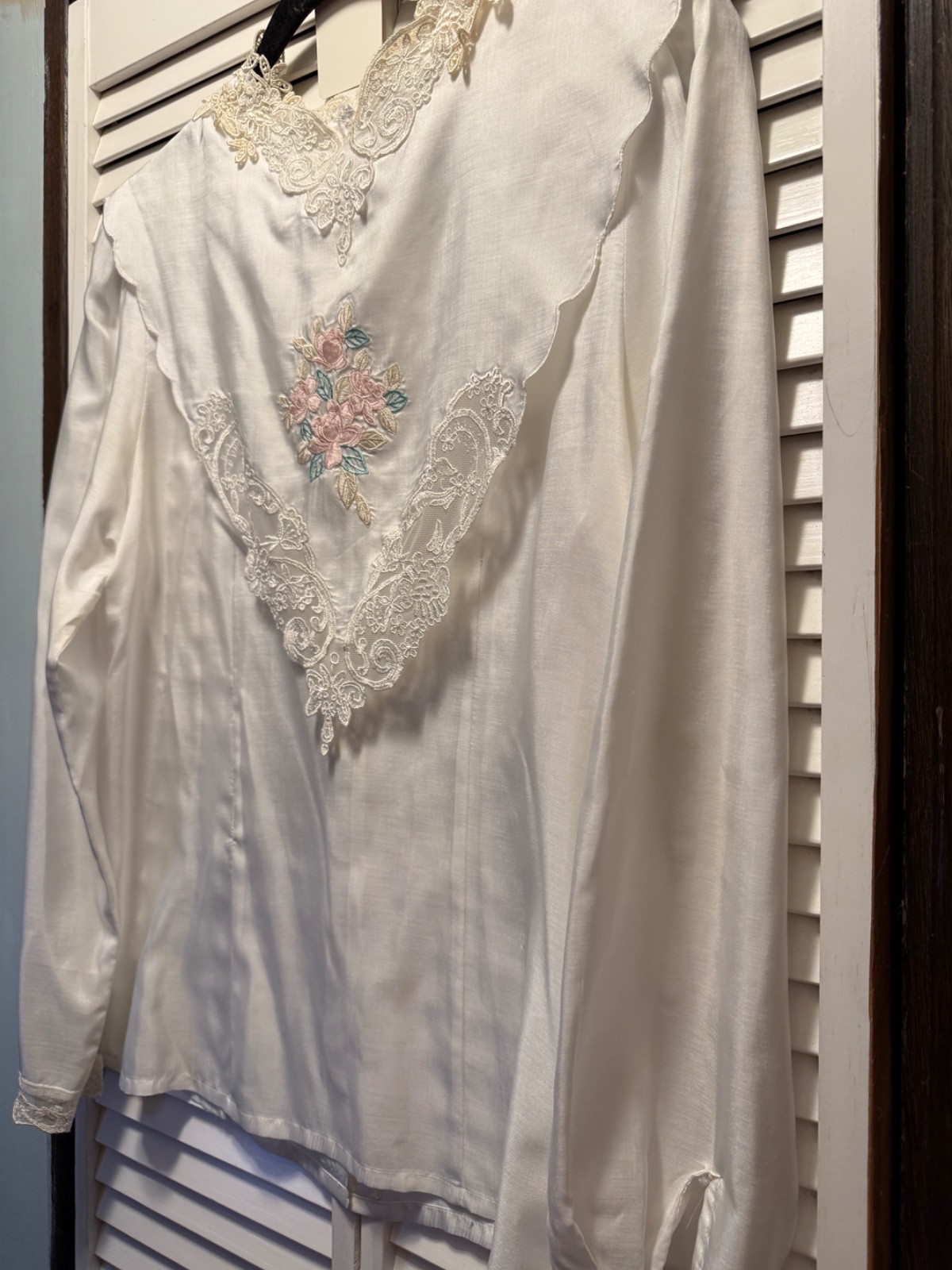 Blouse Vintage Nicola Size 10 Embroidered, Lace, White, Button back and cuffs