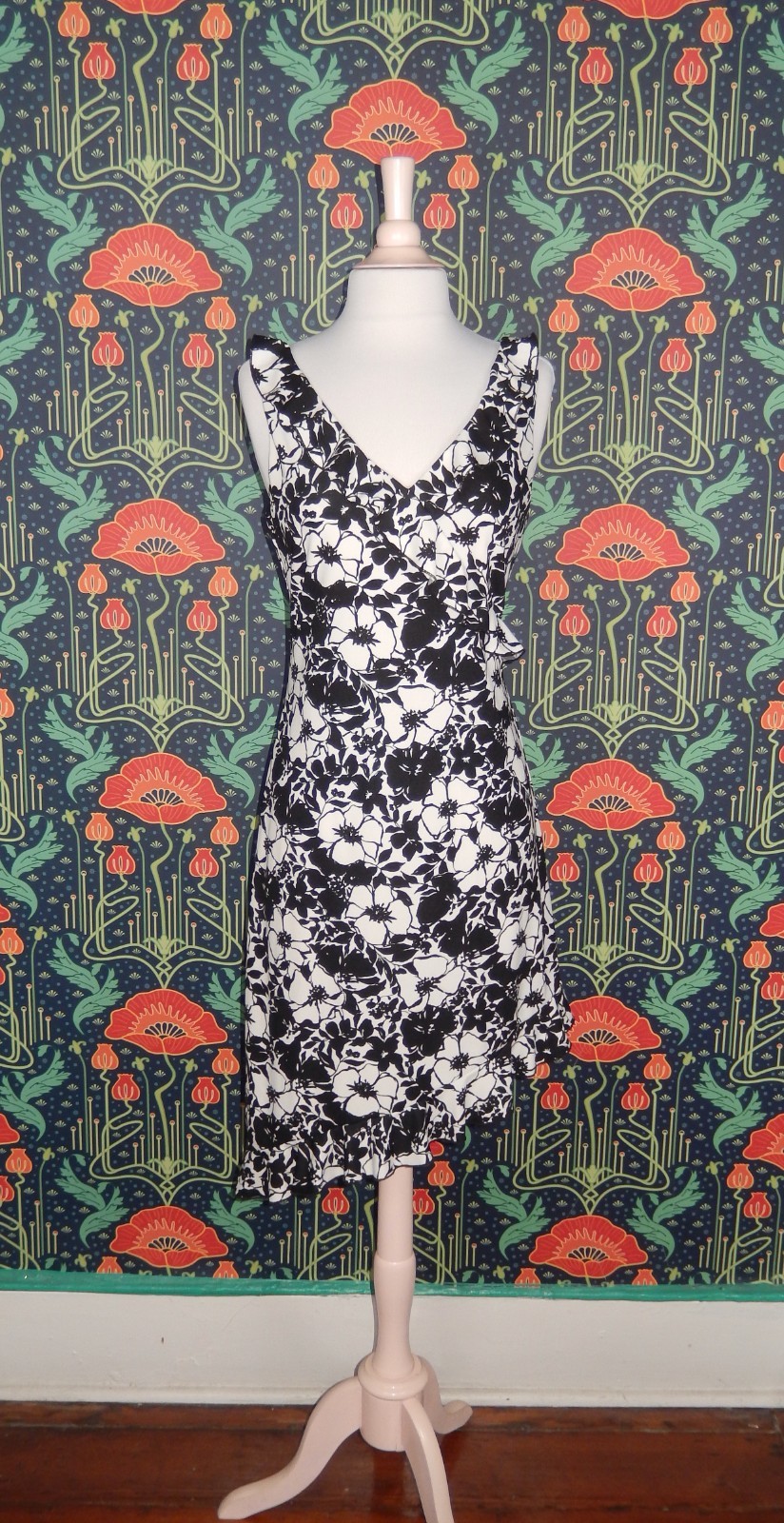 Vintage Y2K Black White Asymmetrical Hem Ruffle Floral Sleeveless V-Neck Dress