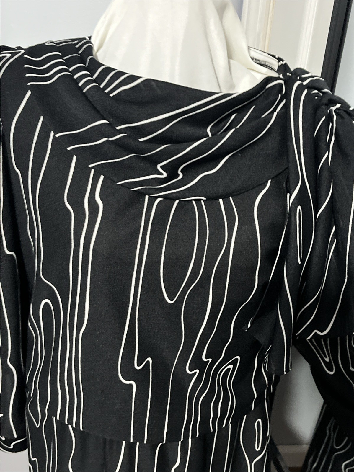 VINTAGE TJUNIORS FABULOUS BLACK WHITE DRESS ABSTRACT 8/10
