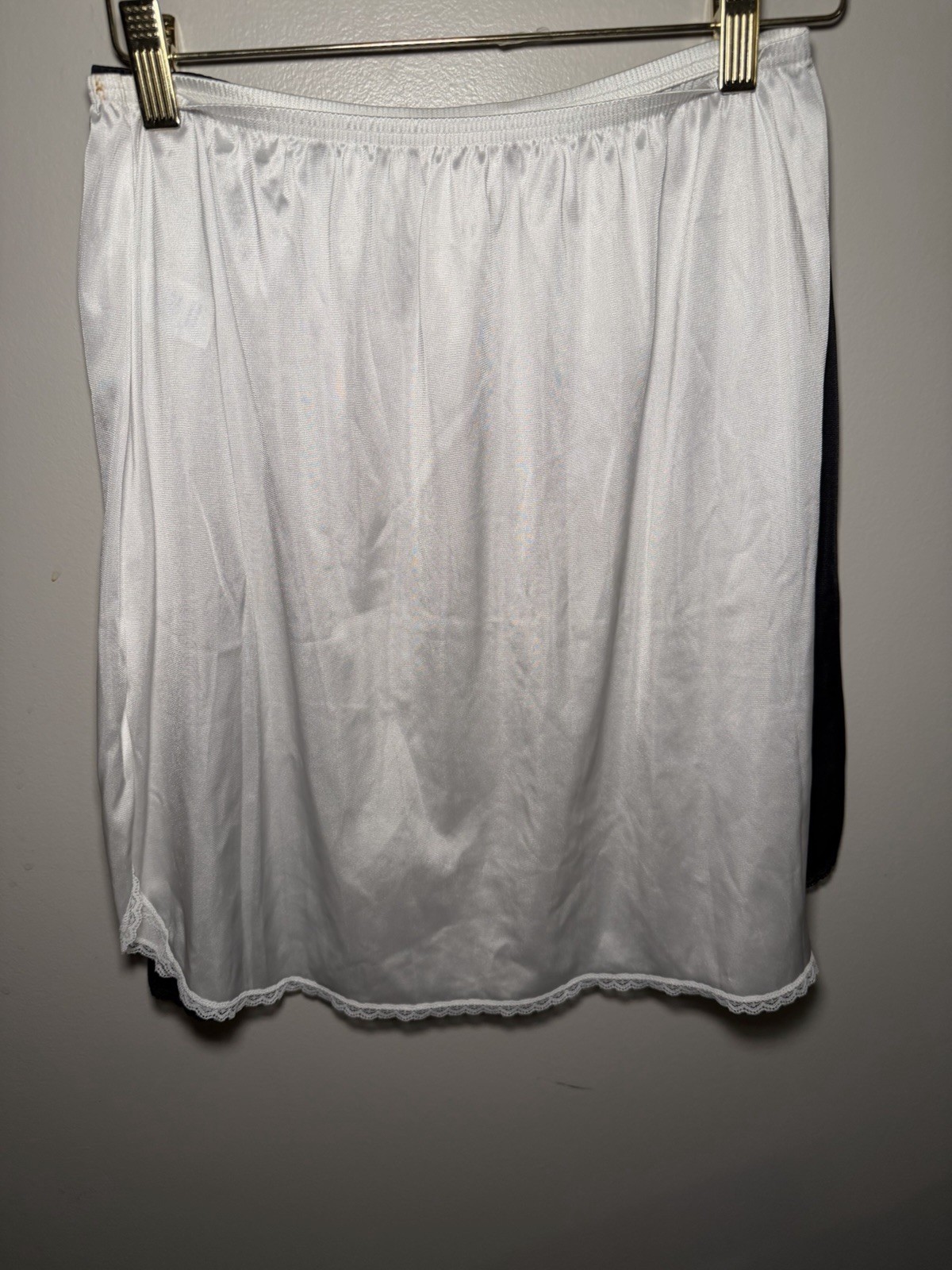 2 VTG Vassarette Half Slip Skirt White/Black Short Lg 20″ 11-122 Nylon Lace(1/23