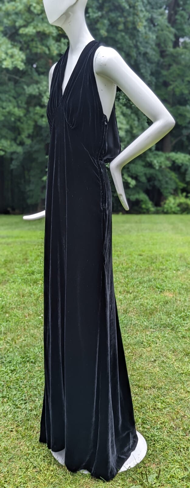ALLURING 1930’S BLACK SILK VELVET LONG DRESS W OPEN DOUBLE STRAP BACK