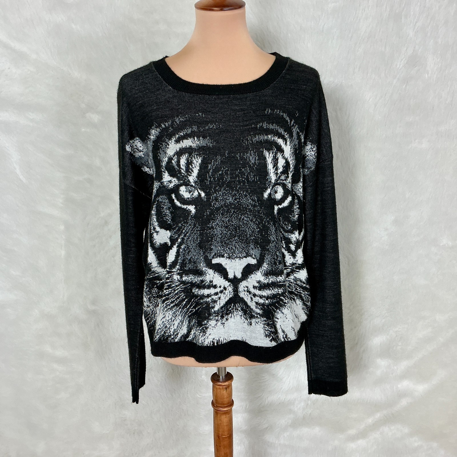 Vintage 90s Y2K Wet Seal Long Sleeve Tiger Graphic Knit Sweater XL