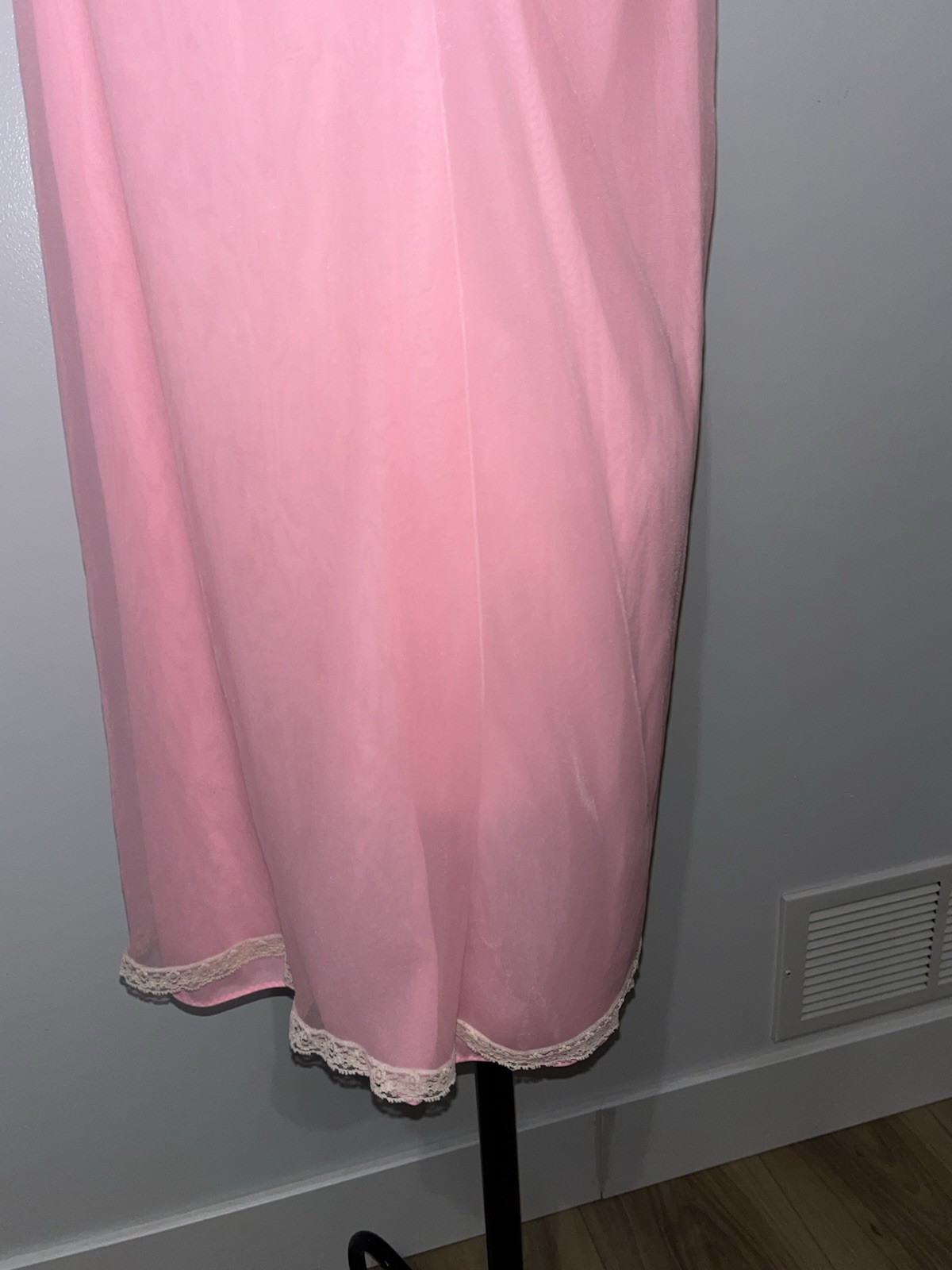Vintage Avian Peignoir Pink Chiffon Lace V Neckline Negligee Nightgown Babydoll