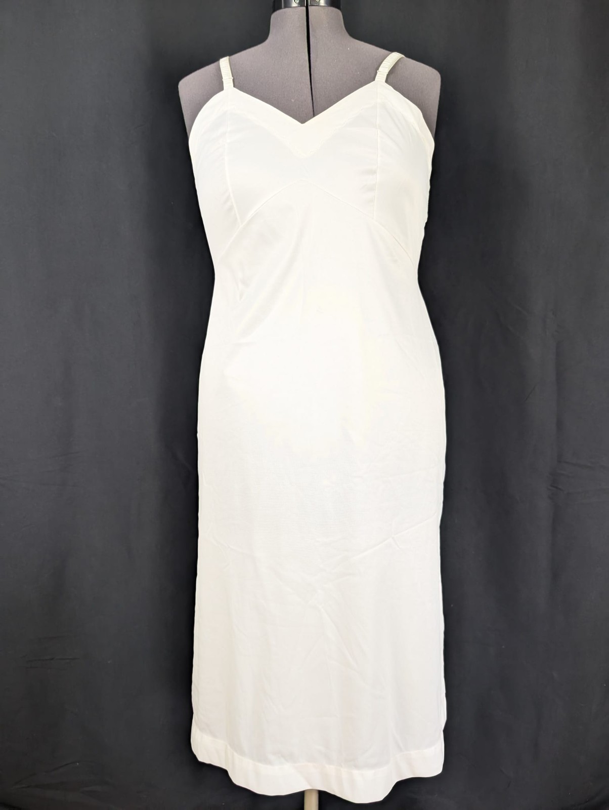 Vintage Montgomery Ward White Slip Sz 32-L