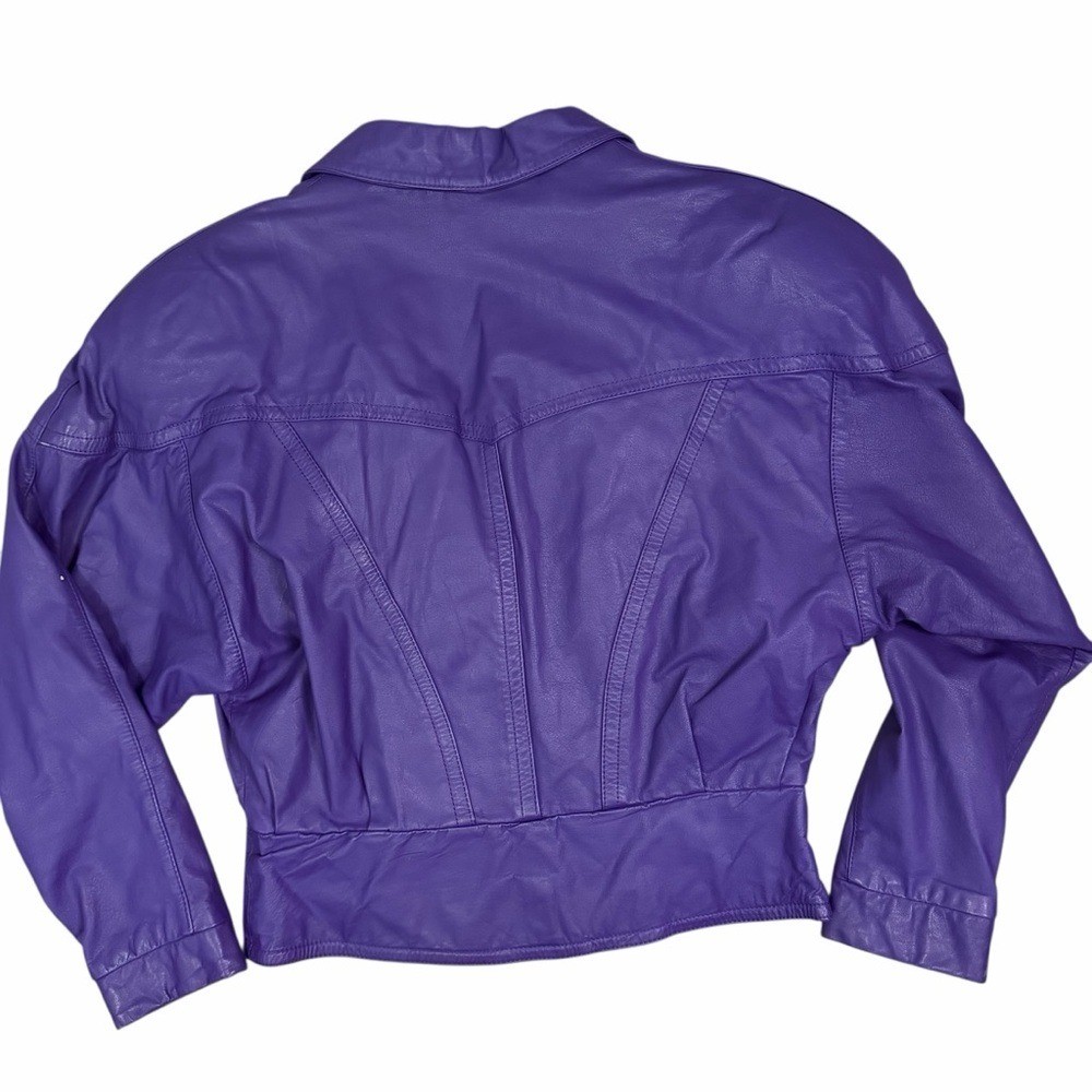 Vintage 80s Pelle Cuir purple cropped 100% leather jacket. Size small