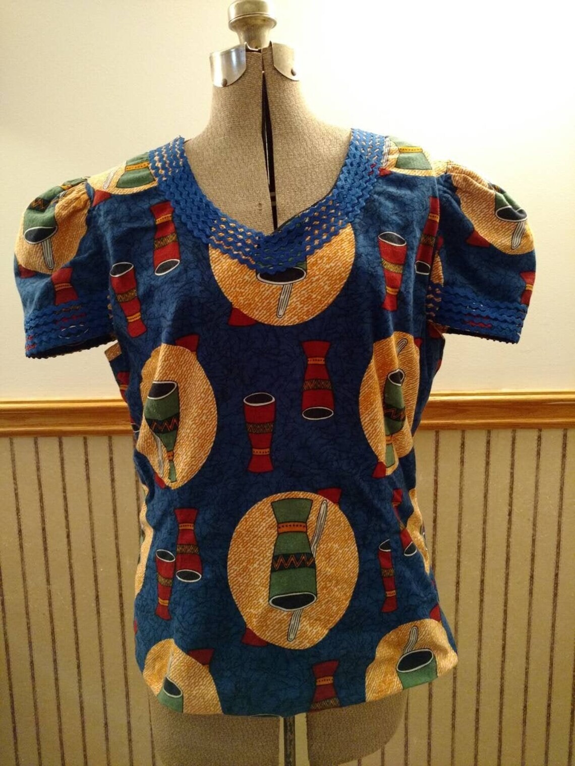 Vintage Ethnic African Shirt 42″B Tribal Drum Print Top Music Festival Blouse