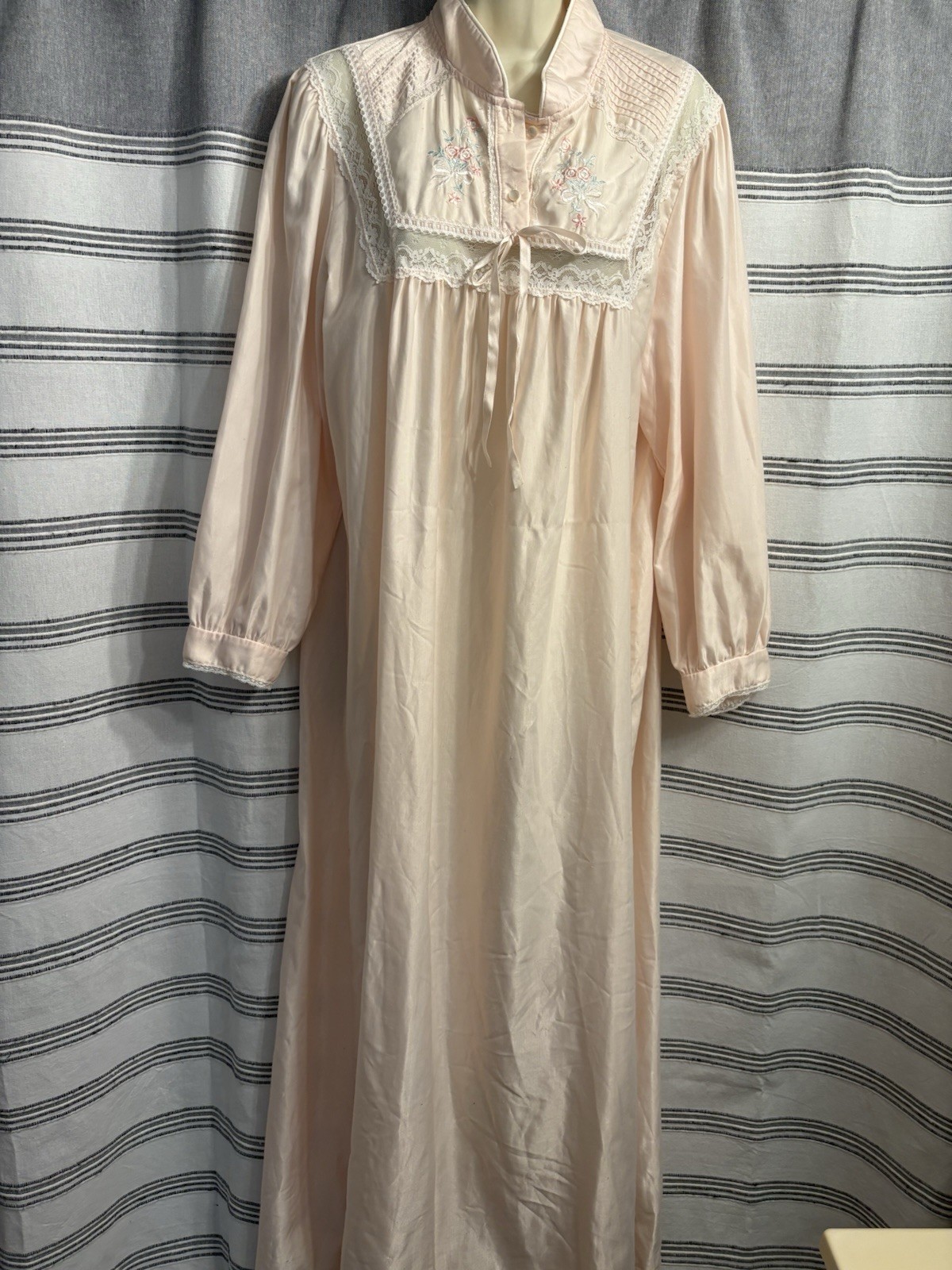 Vintage Barbizon Long Nightgown Long Sleeves Peach Pink Lace Detail Size L