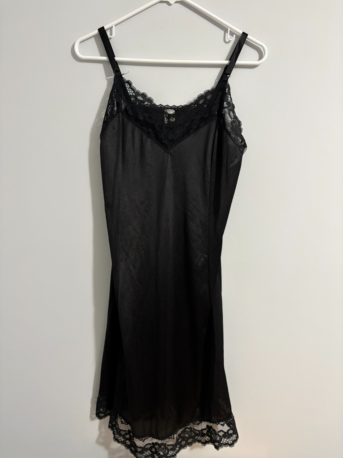 Vtg VELROSE Women Sz 36 Full Slip Dress Chemise Black Antron Shiny Lace Trim USA