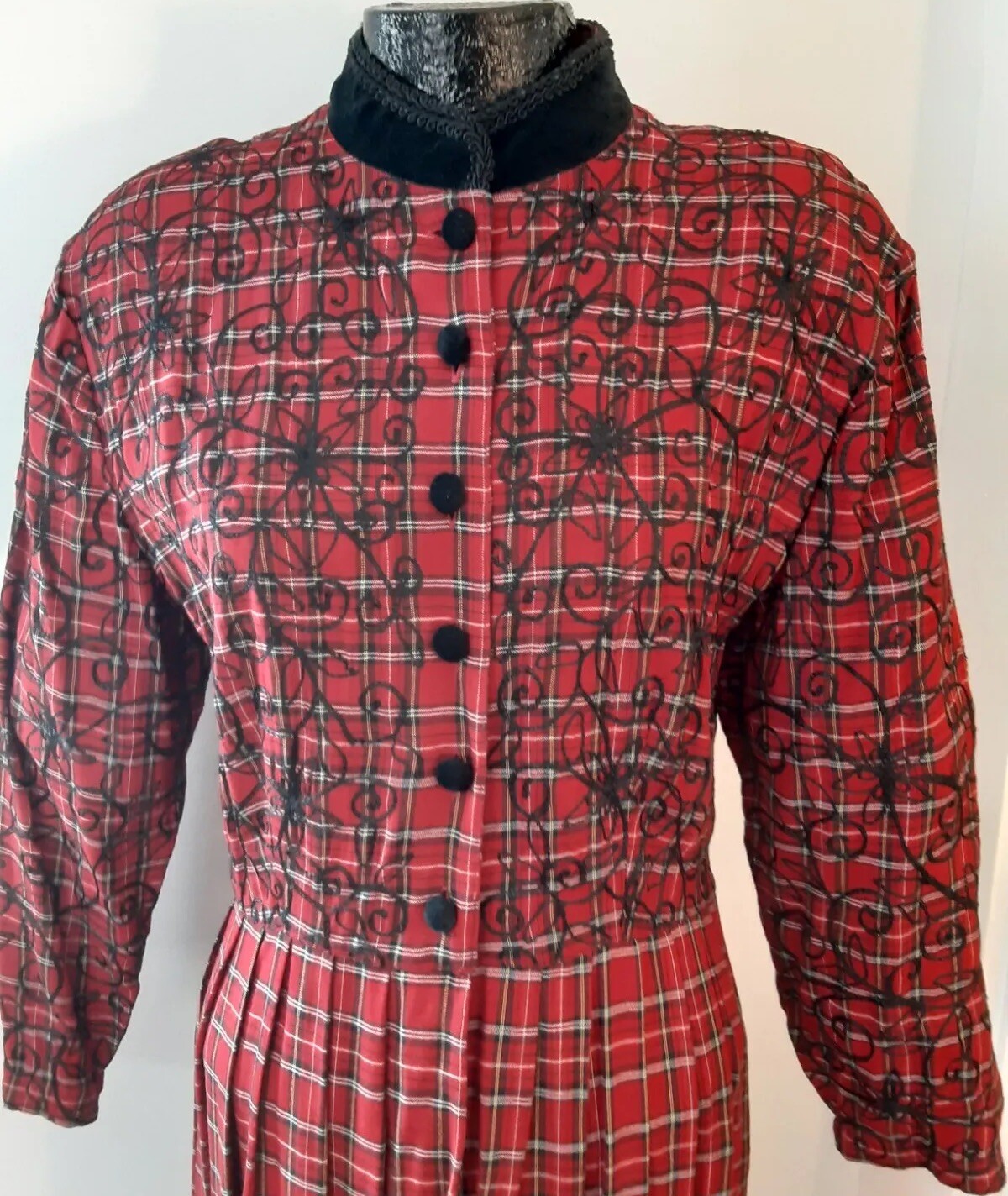 COUNTRY WEAR CLOTHING CO. DRESS SCOTCH PLAID RED BLACK EMBROIDERY SIZE 8P B=36