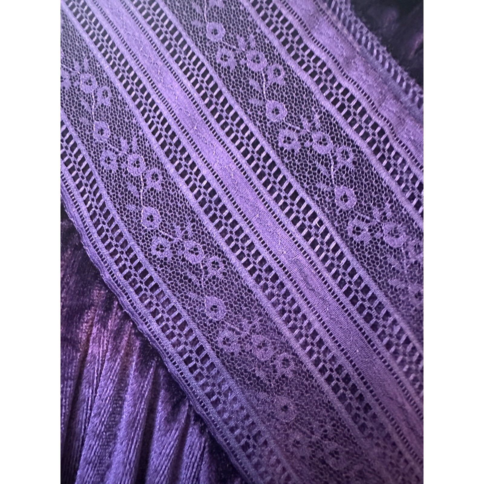 Wildcrest Vintage Purple Velour Robe Lace Yoke Long Lounger Zipper Front M 12-14