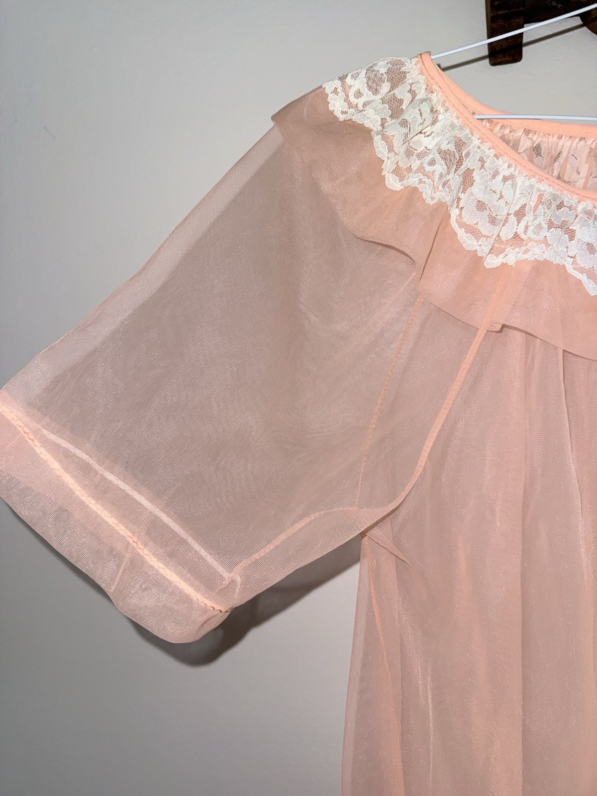 Vintage Sheer Peach Nylon Peignoir Lace Trim Short Nightgown M 50s 60s Glam