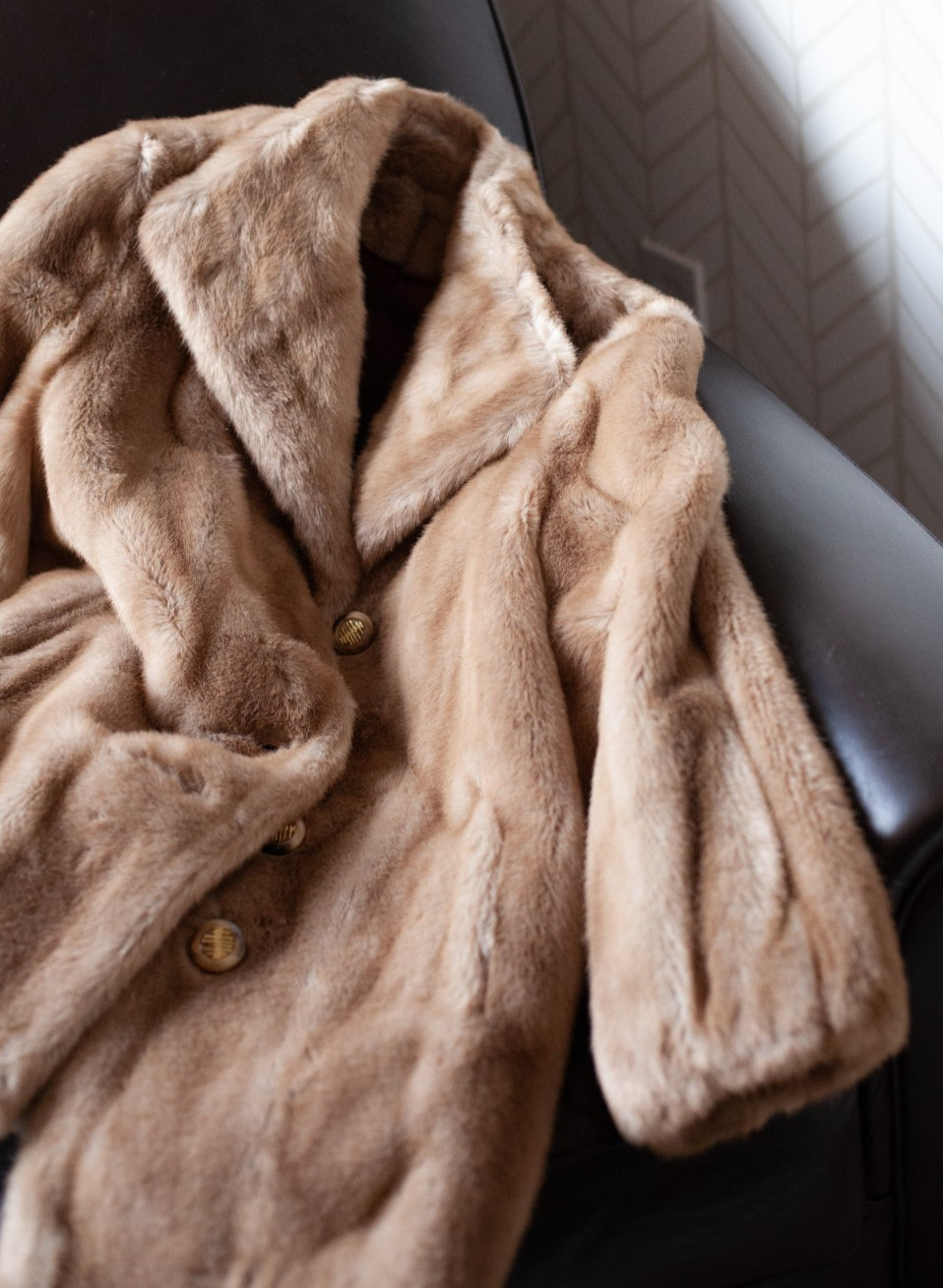 Vintage 80s PERFECT Tissavel Faux Fur Coat Satin Lining Retro-Style Size M