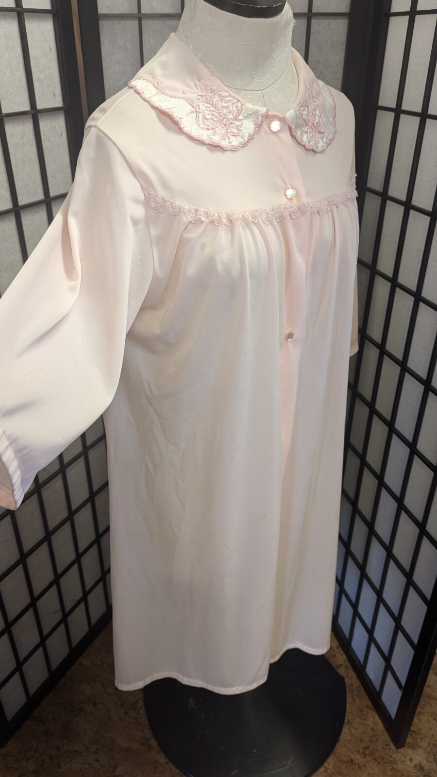 Vintage Deena of California M Peignoir Robe pink nylon Embroidered collar button