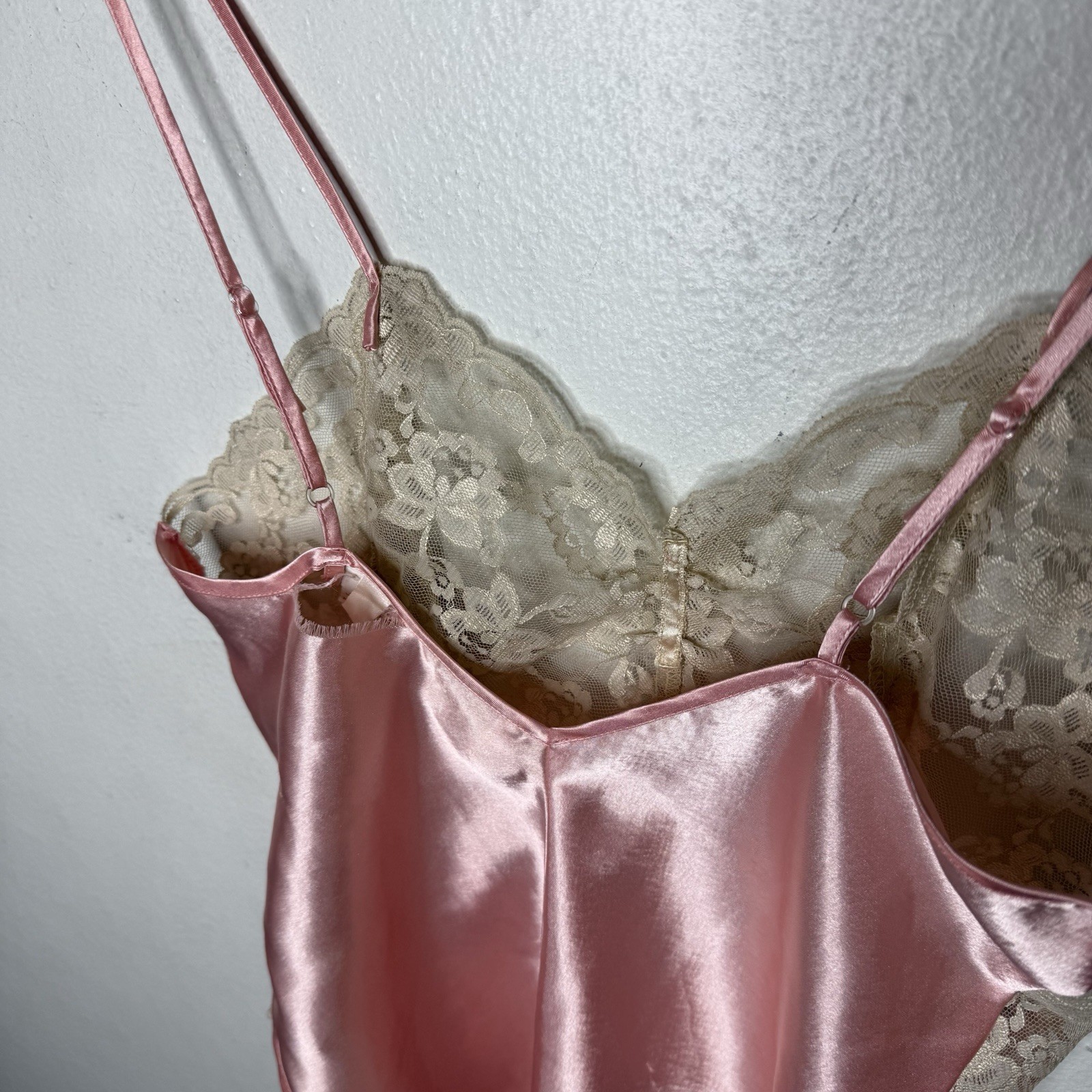 Vintage Gold Label Victorias Secret Pink Lace Bodysuit Womens Small *Flaw