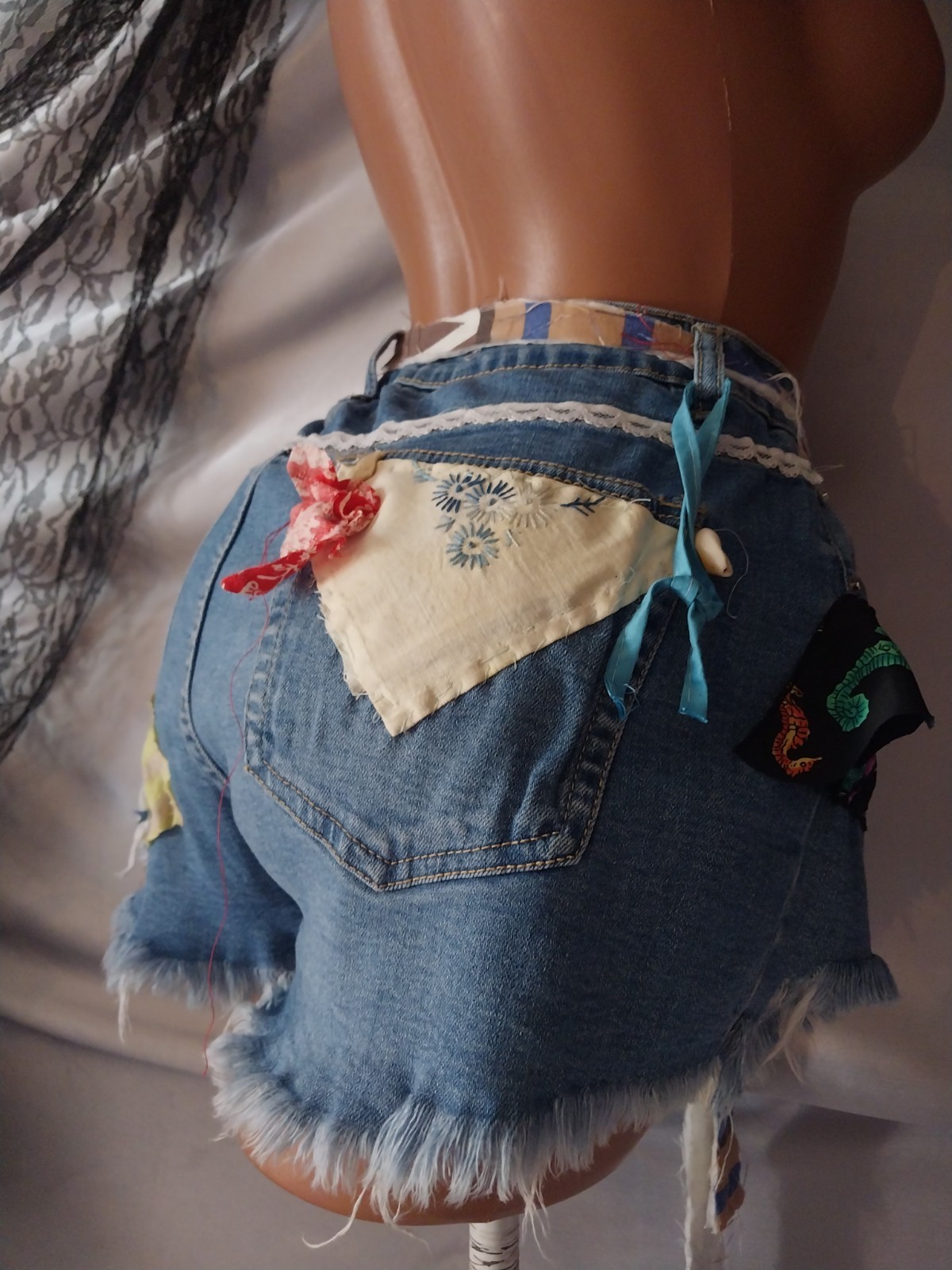 VTG DISTRESSED 812 REDLINE GYPSY EMBRD CROCHET CARE BEAR DENIM HIPPY SHORTS L