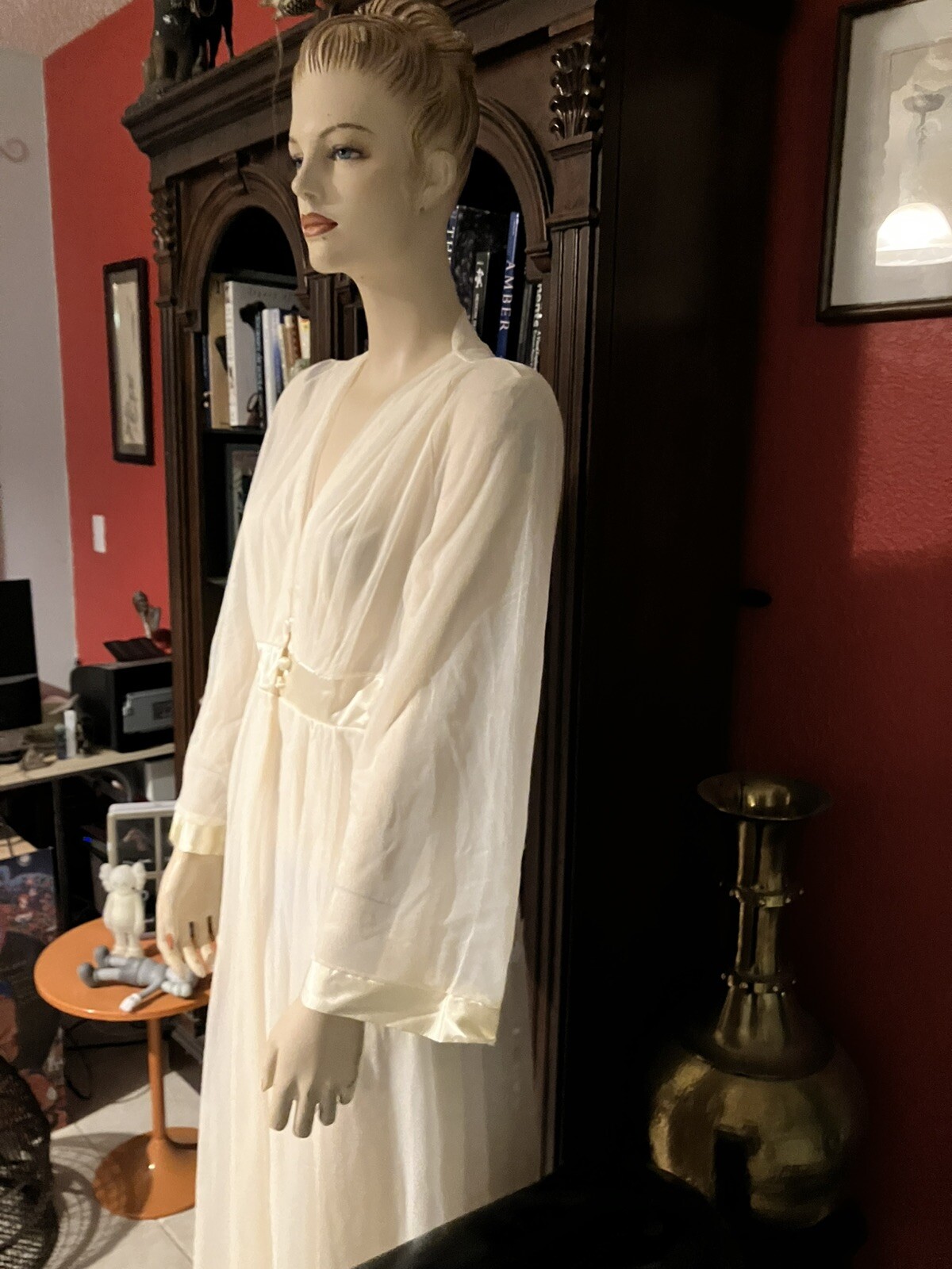 STUNNING Vintage GOSSARD ARTEMIS Cream Nylon Satin Nightgown Peignoir Robe M Set