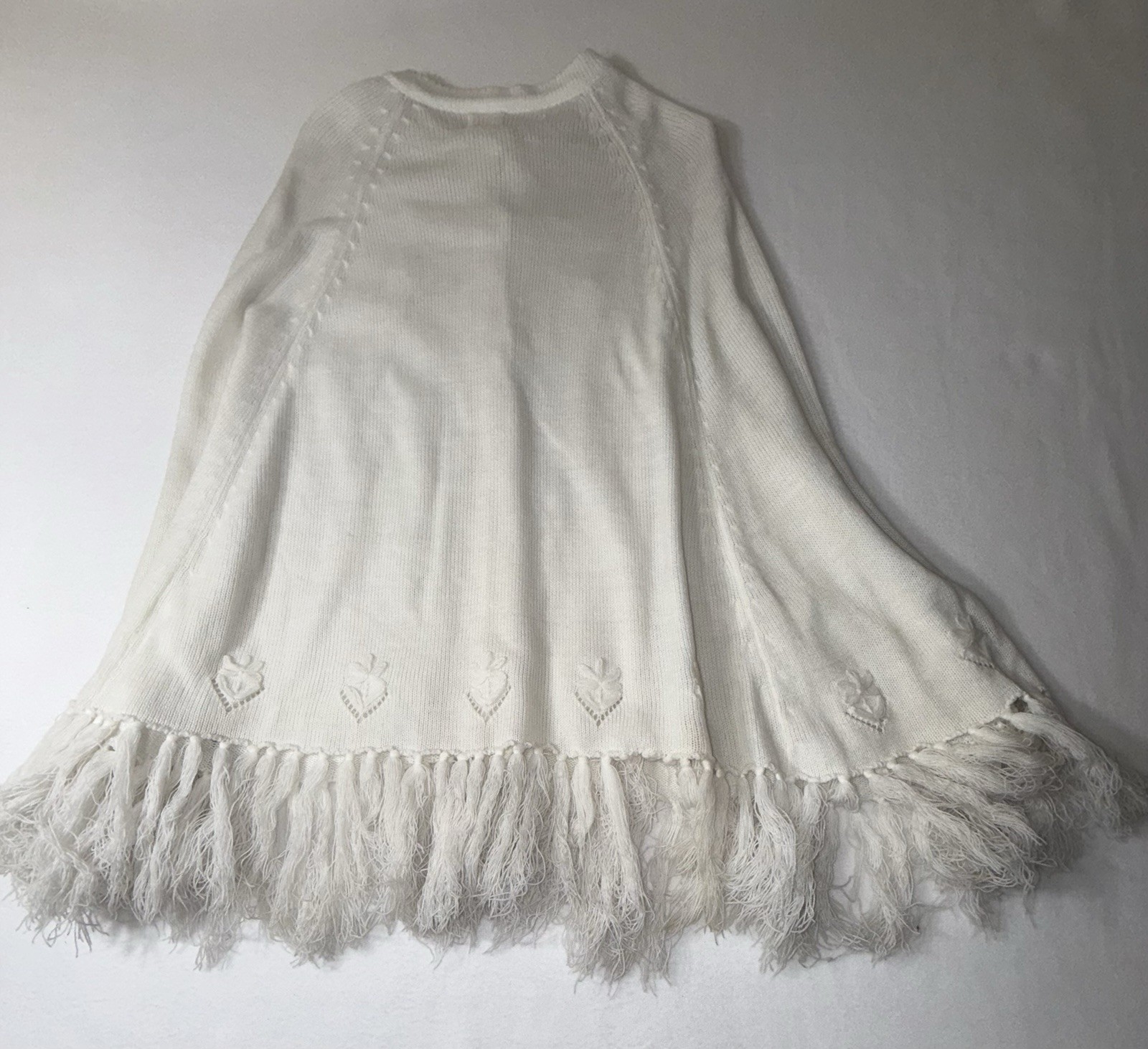 Ladies Glamour Knit Poncho Cape Wrap With Fringe 1960’s Vintage Rare White