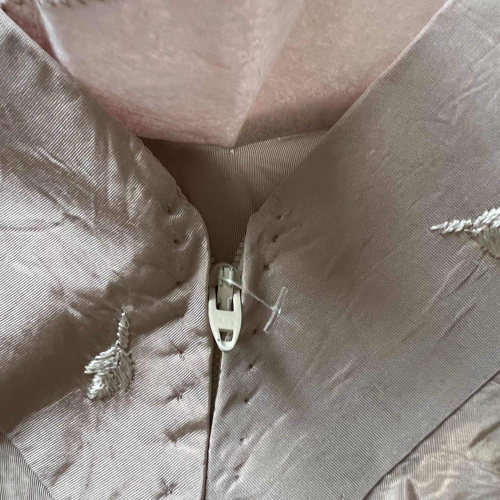 Vintage dress 80s does 50s taupe beige short sleeve embroidered flowers size 4