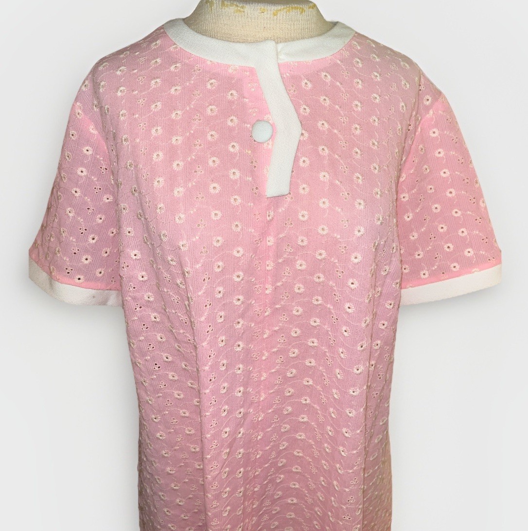 Mynette | Mid Century 1950s House Dress Pastel Pink Embroidered Sz L-3X-On Tags