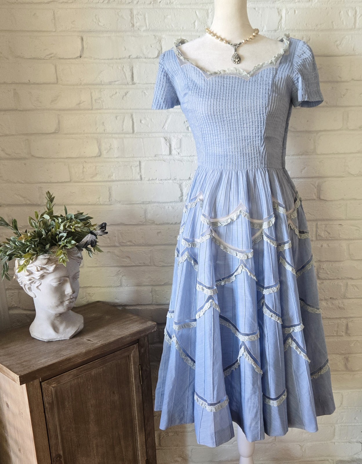 Vtg 1950s 60s Scalloped Lace Dress, XS, Cornflower Blue, Cotton Chambray