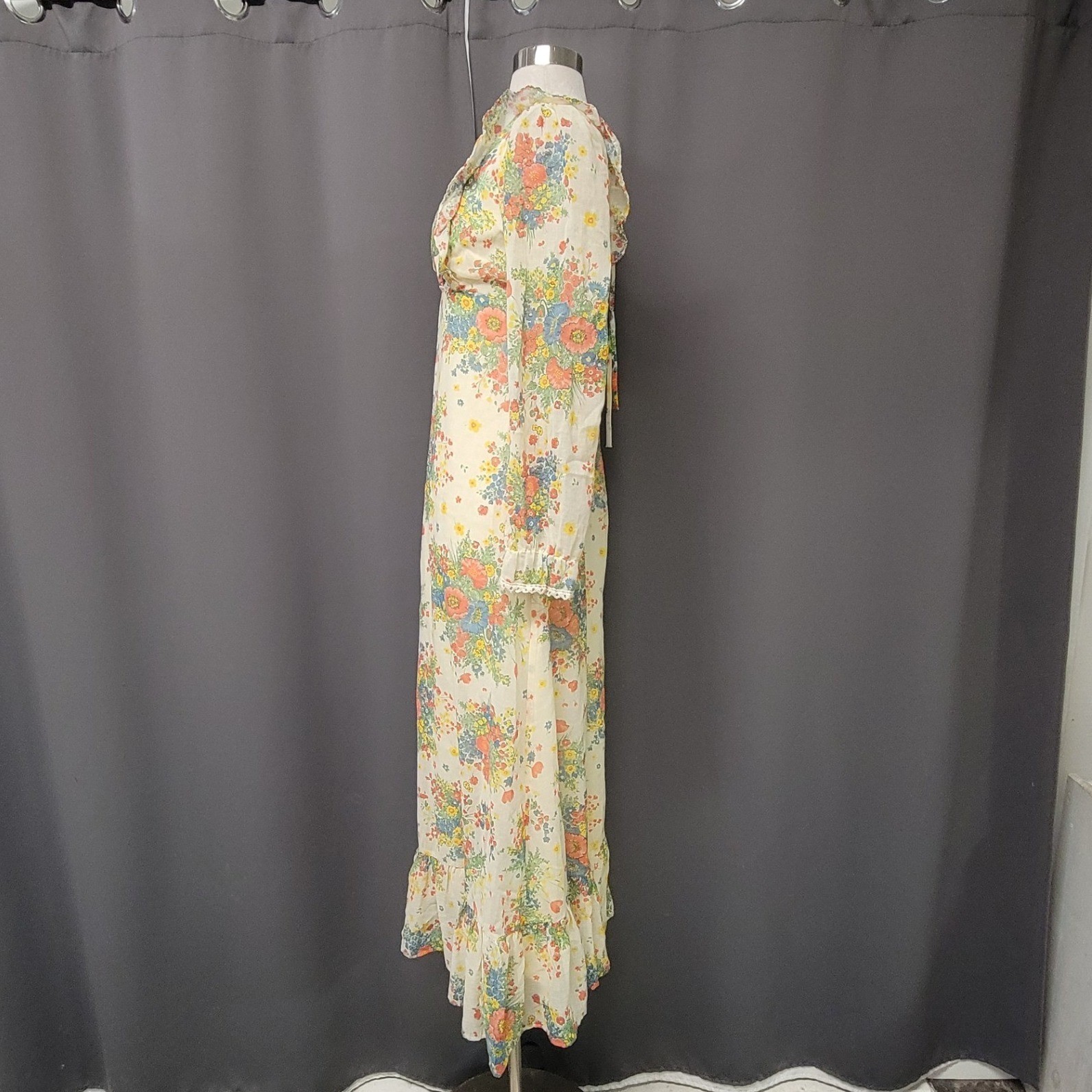 Vintage Empire Waist Maxi Dress Cream Floral Ruffle Open Back Lace Trim XS S
