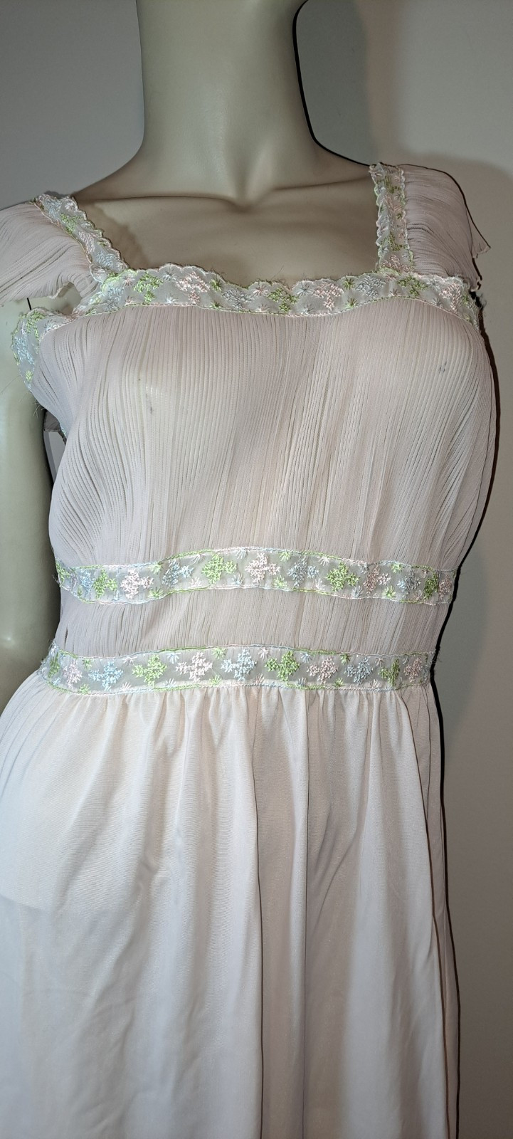 Feminine Sexy Laros Nightgown M Pink Crystal Pleated Euc Dainty Lingerie