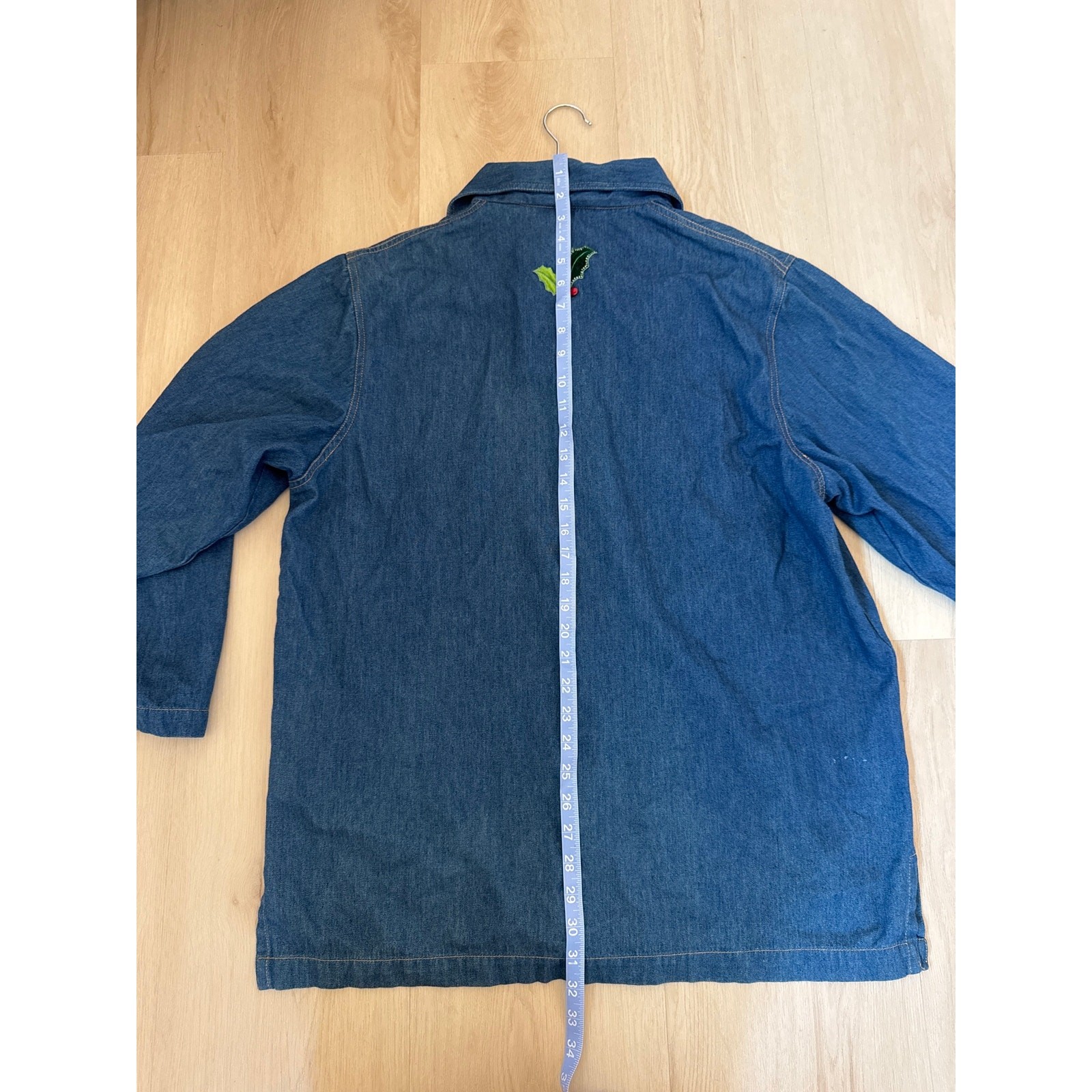 90s Vintage cottage core/grandma core Holiday Embroidered Denim Button Down