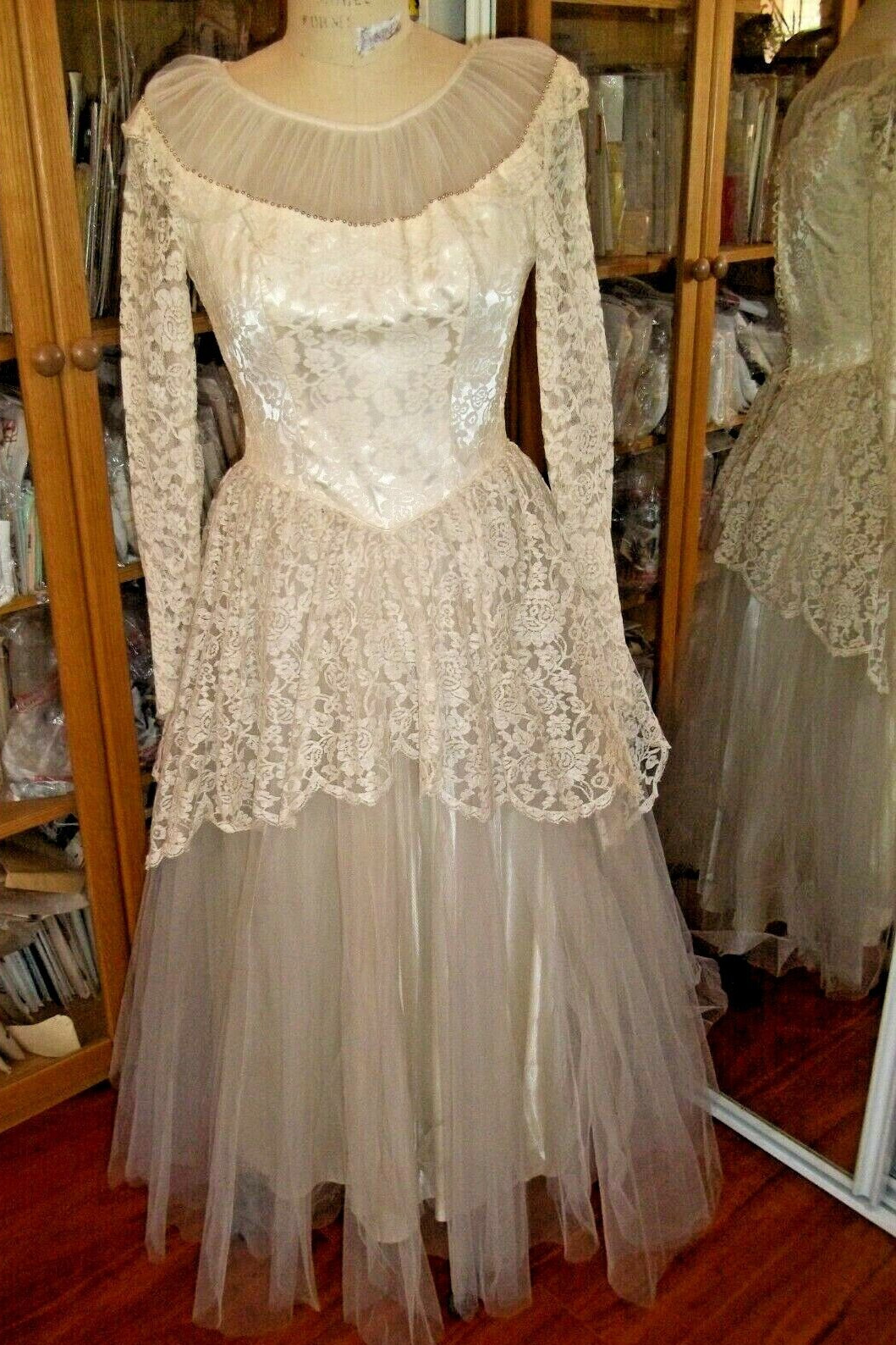 Vintage 50’s Tulle and Lace Ivory cupcake silhouette Wedding Gown Sz Small 36-37