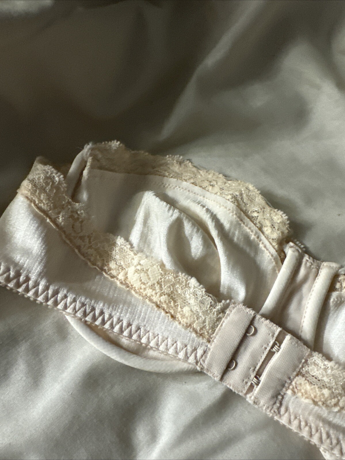 Vintage Warners Ivory Strapless Underwire SHINE-ON Bra 36C Style 1120 Lace Trim