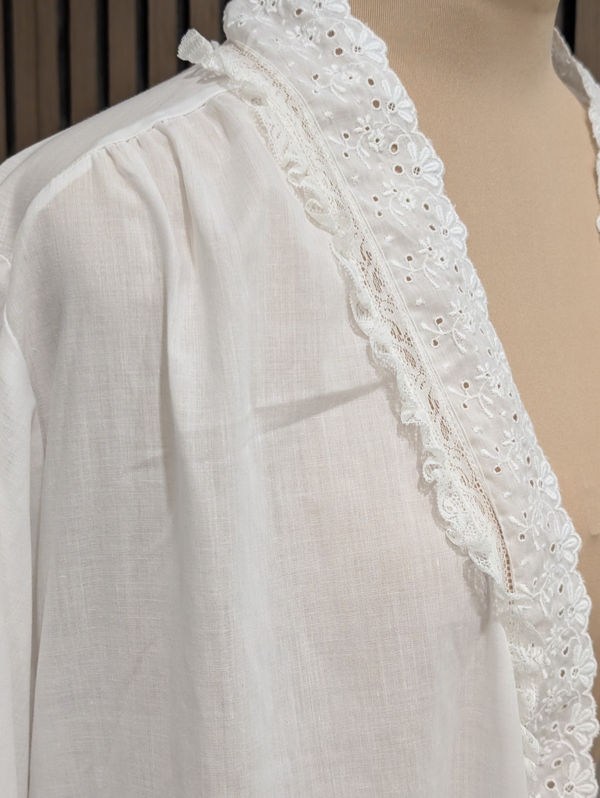 Vintage Christian Dior Eyelet Lace Trim White Robe Rare Sz S
