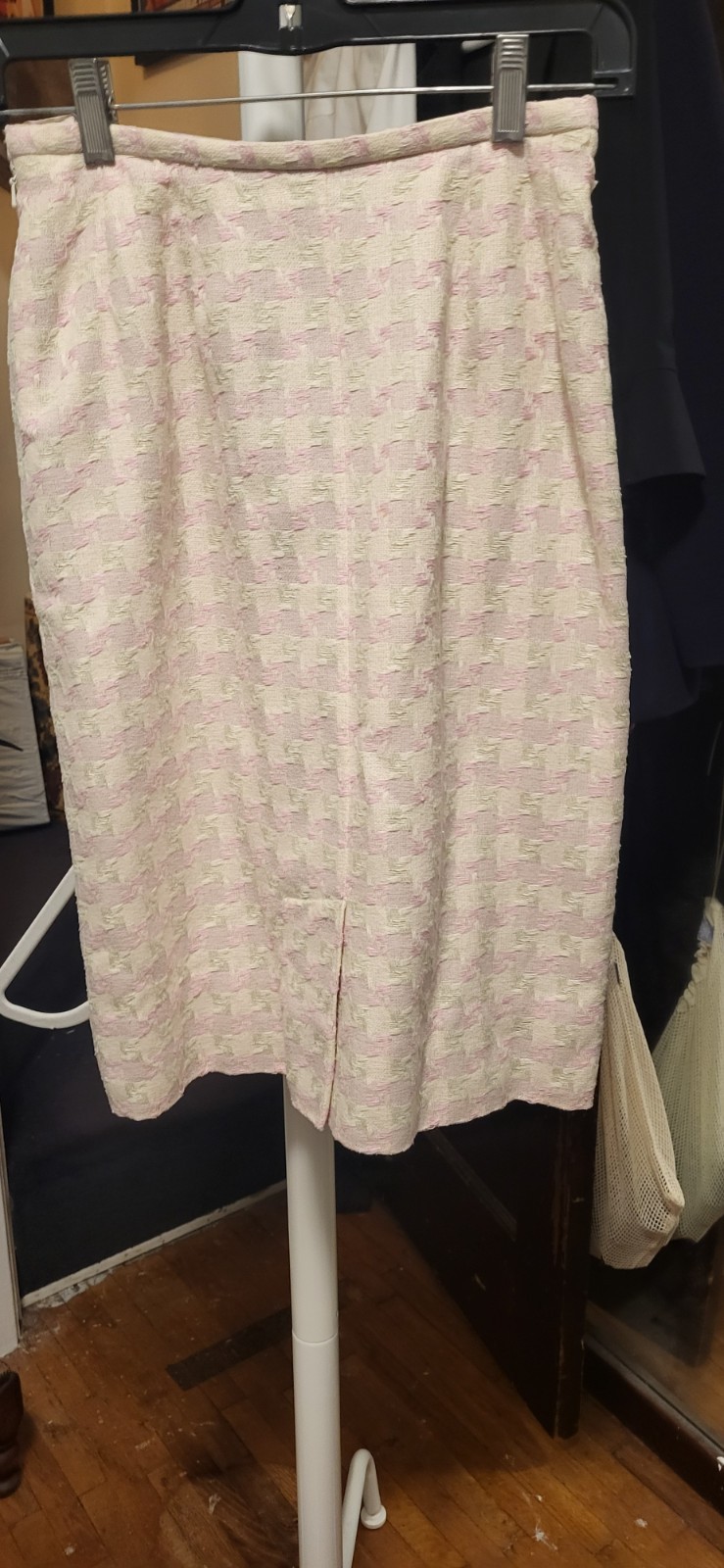 Vintage JAEGER Great Britain Pink & Beige Silk Tweed Jacket (6)& Skirt (8) Suit