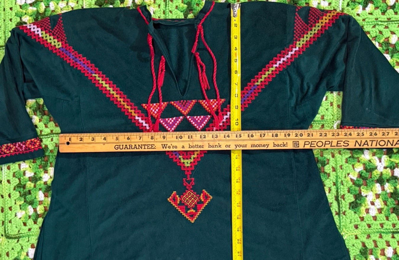 Vtg Hippie Groovy House Dress Boho Green Retro Embroidery Details