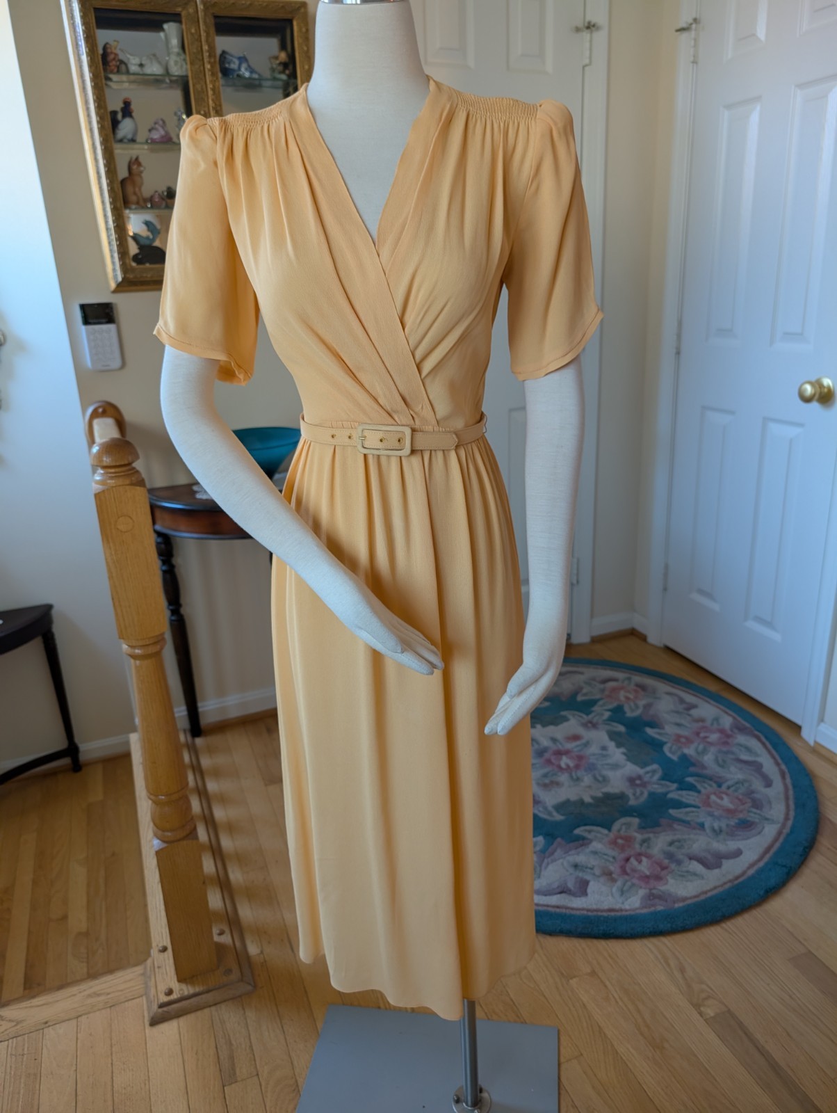 Vintage yellow early 80’s crepe rayon acetate yellow dress size 6 by Knit Works