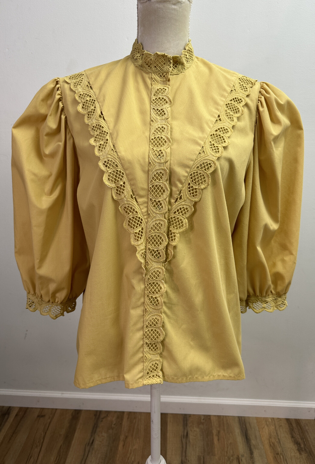 Vintage Karlsbader Bluse Austrian Size 44 (US 14) Bavarian Peasant Puff Sleeves