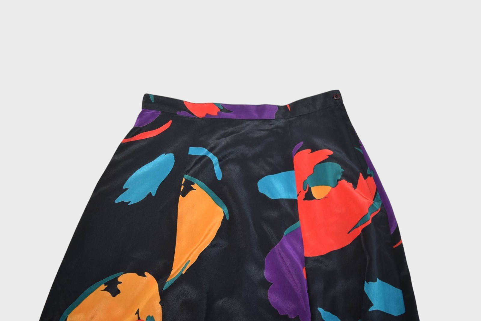 Vintage Skirt Women 6 Black Floral Art Flare Flowy Midi Knee Length Shirtstrings