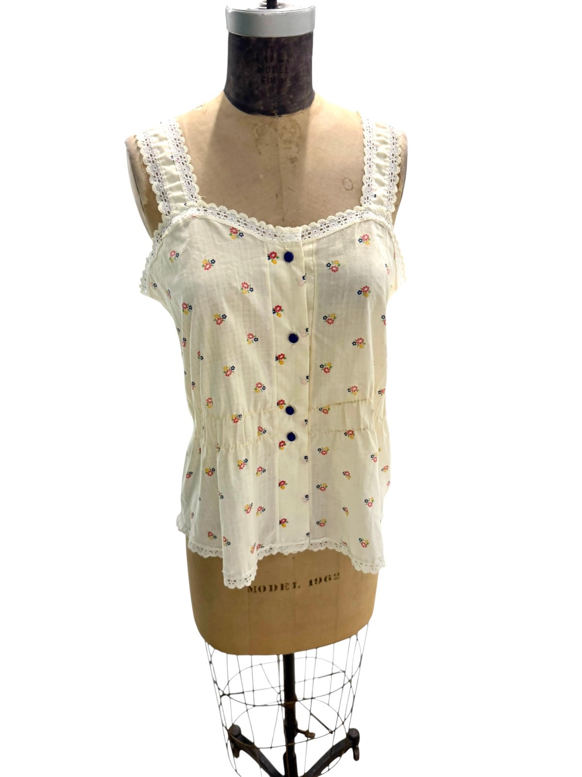 Cute Vintage Boho Yellow Cream Floral Top With Lace Trim Med
