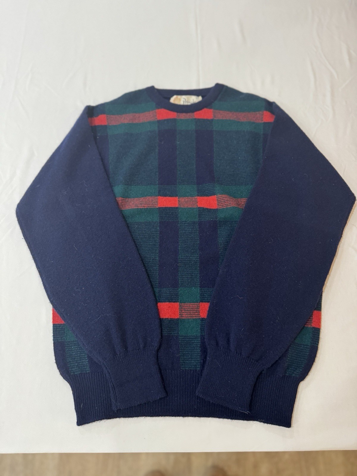 Vintage Pringle Sweater XS Woman’s/Youth – Made In Scotland 100% Lambs Wool