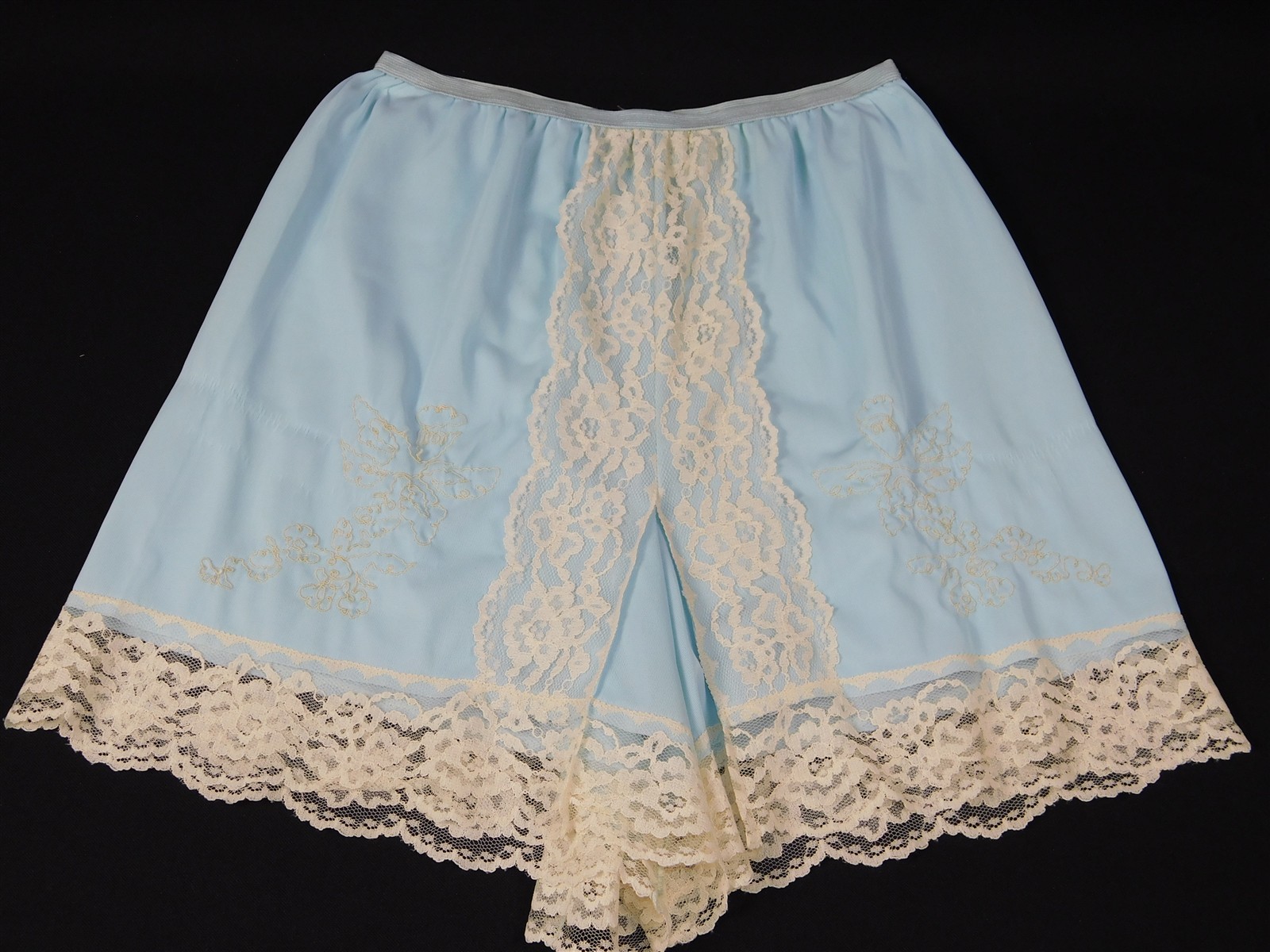 Vtg 1960s Blue Nylon Slip Embroidery Accents & Lace Hem Small Aristocraft