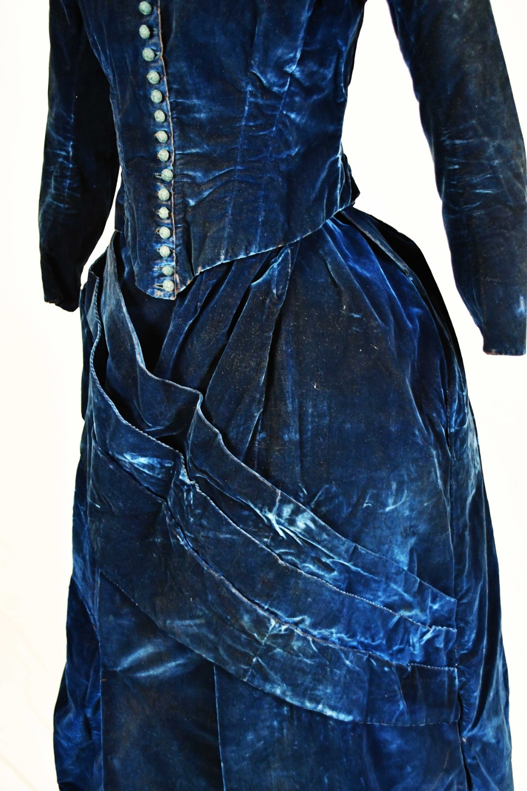 VICTORIAN BLUE VELVET VISITING DRESS, 1895