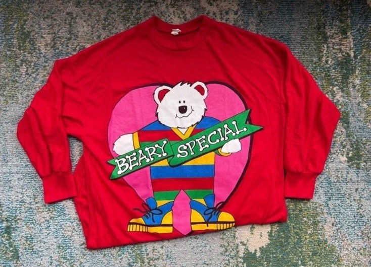 Vintage 1994 Jennifer Dale Beary Special colorful heart bear nightgown, one size