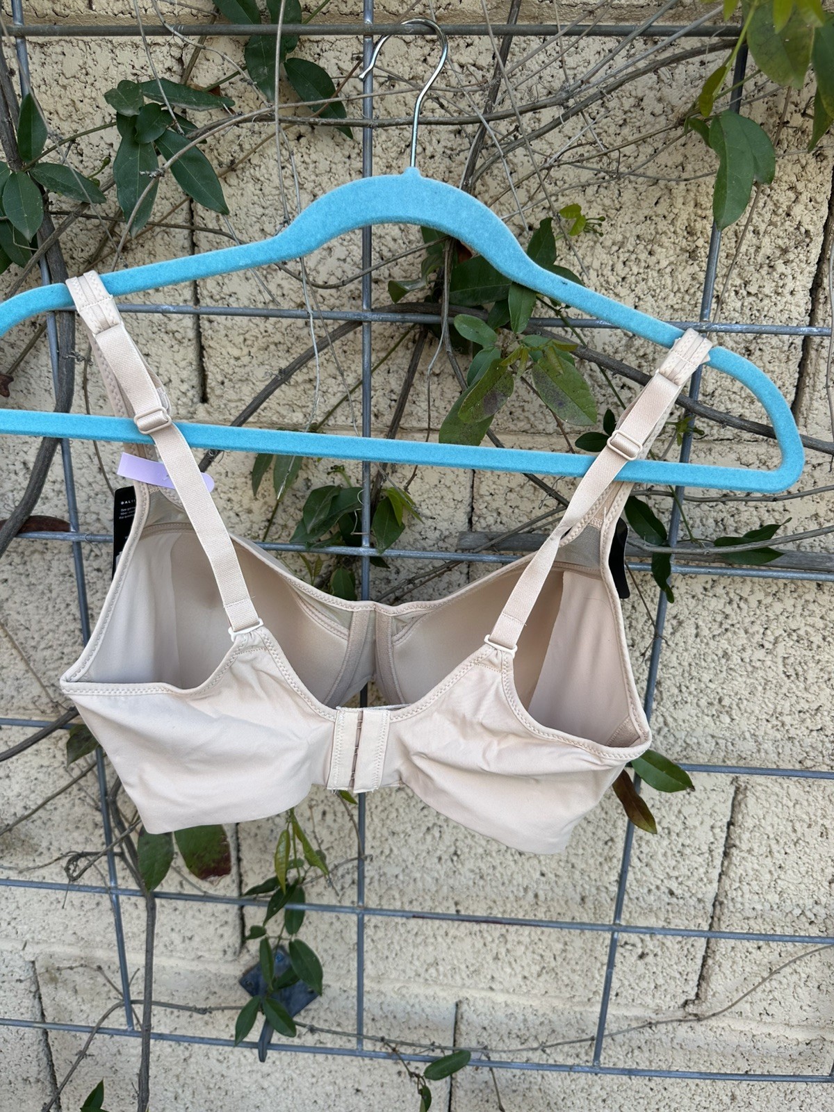 NWT Bali DF3439 Women’s One Smooth U Ultra Neckline Underwire Bra Nude 38DD