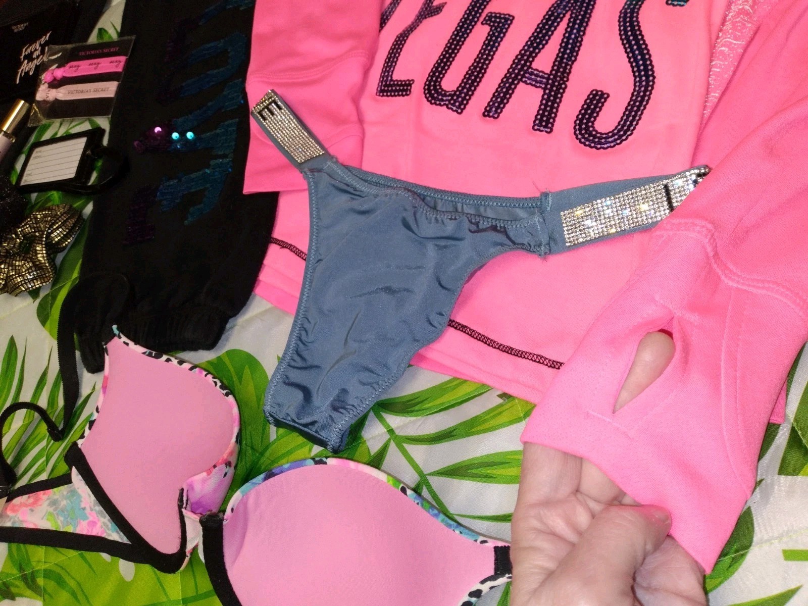 VICTORIA’S SECRET VINTAGE LOT XS/M LOGO STRETCH SOFT LACE SEXY RED M or S